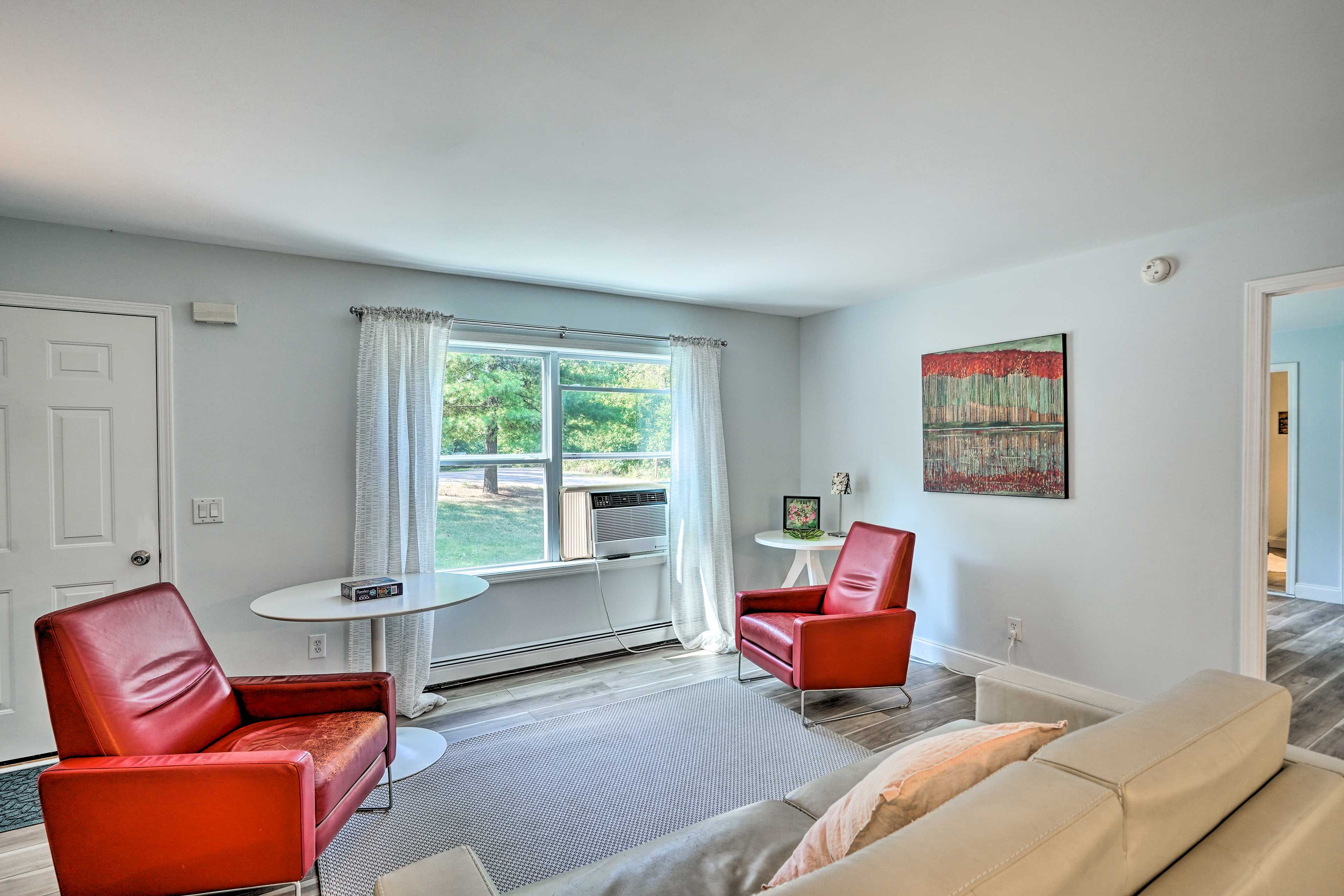 Living Room | Sleeper Sofa | Free WiFi | Mini-Split Heating & A/C Unit