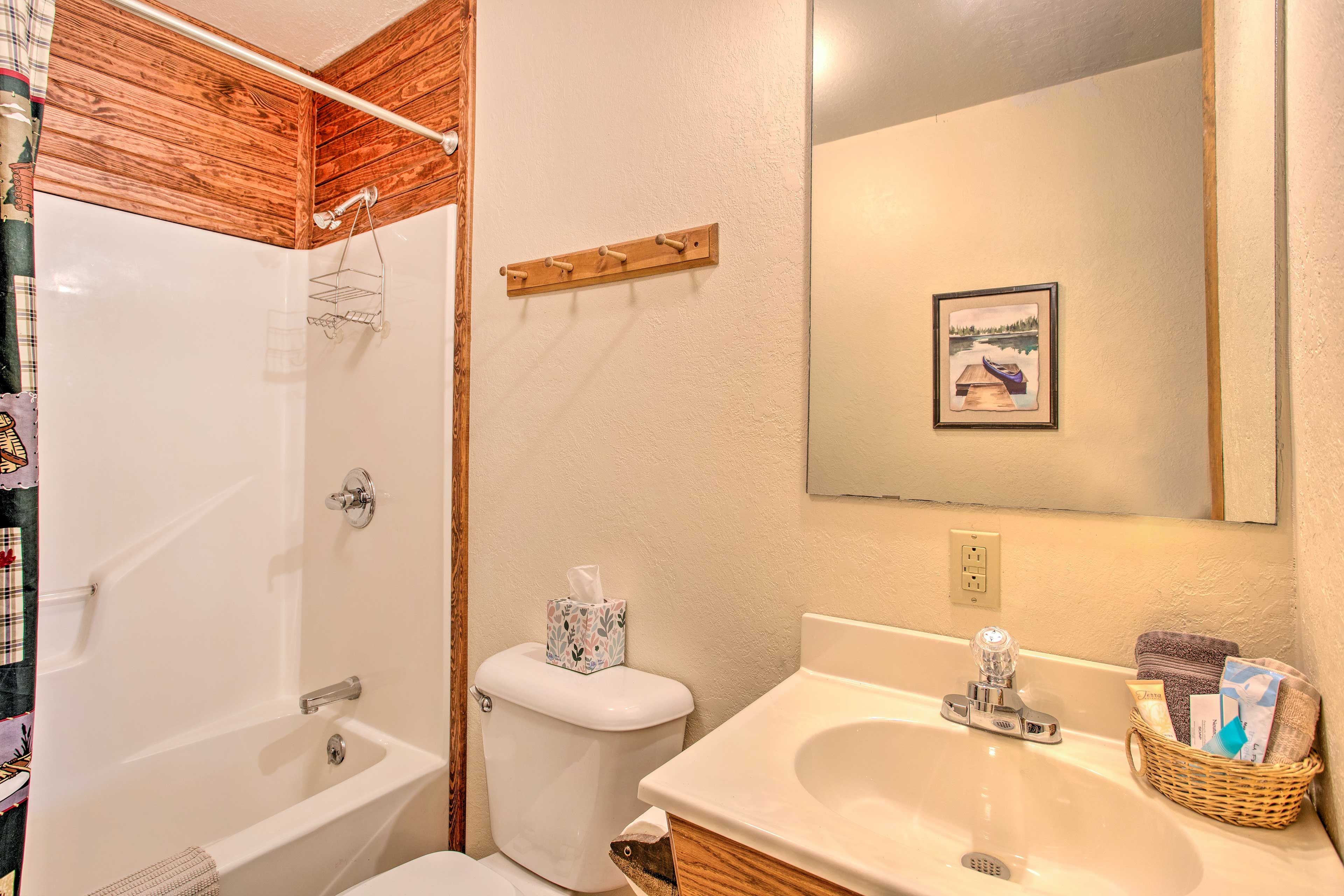 Full Bathroom | Complimentary Toiletries