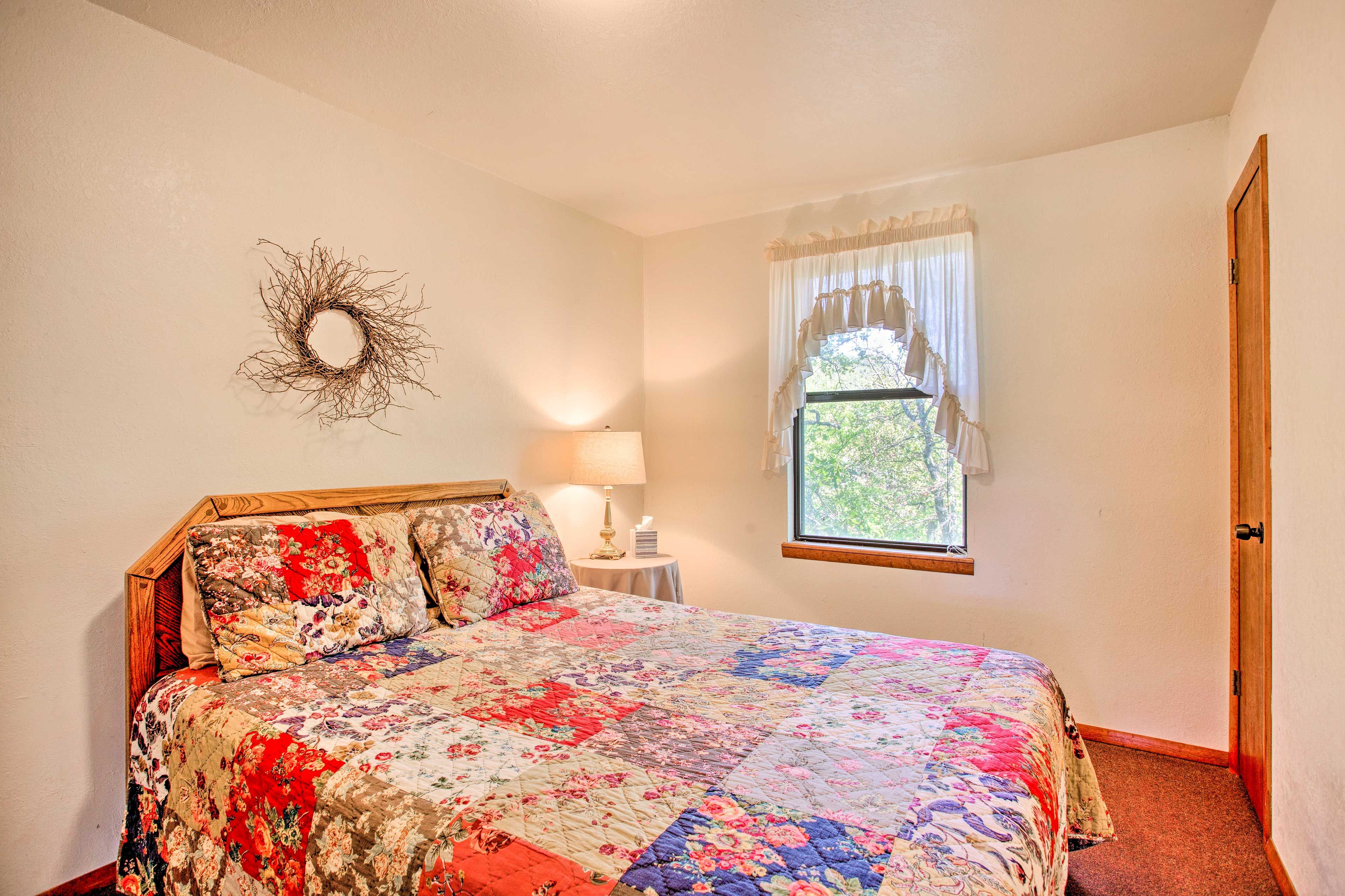 Bedroom 2 | Queen Bed