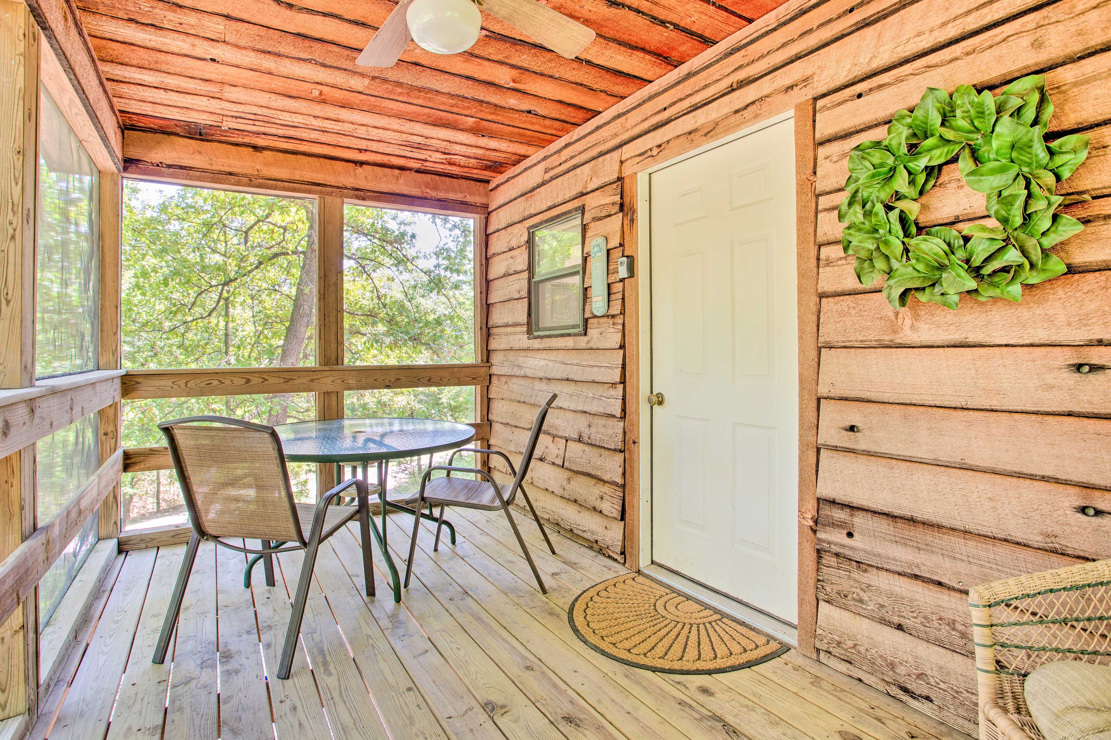 Screened-In Porch | Outdoor Seating Areas