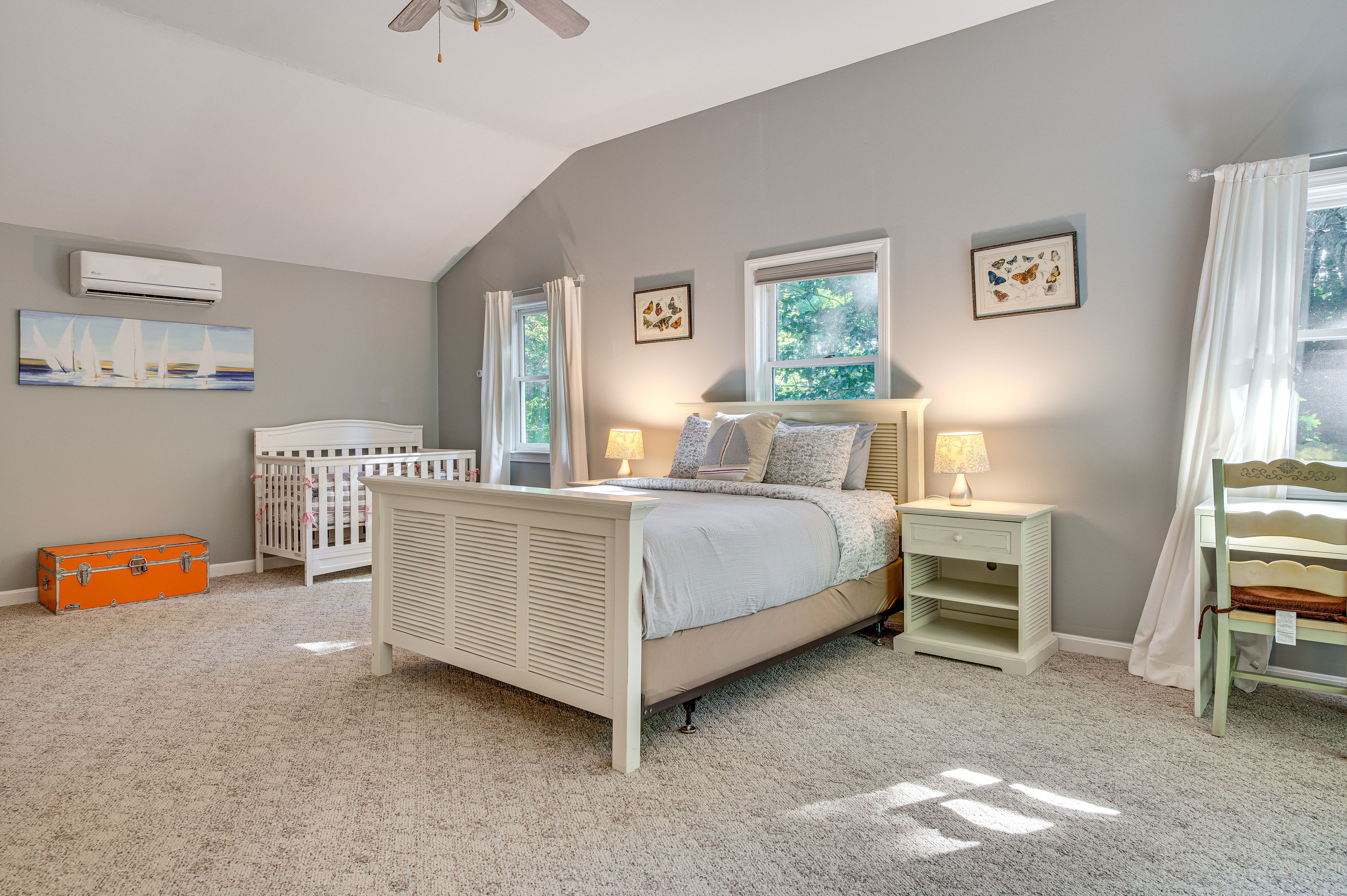 Bedroom 1 | Queen Bed | Crib | Linens Provided | En-Suite Bathroom | 2nd Floor