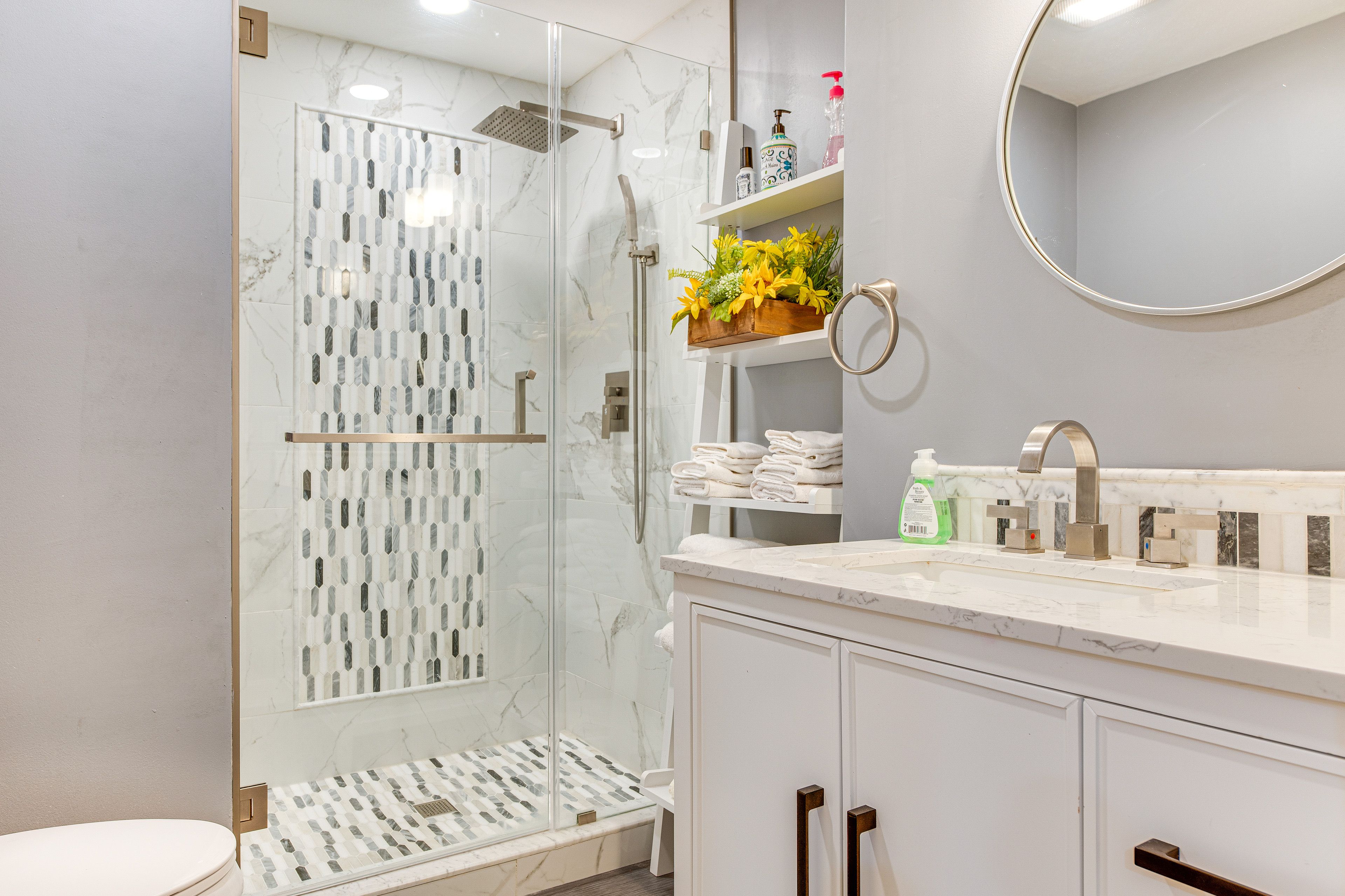 Full Bathroom | 1st Floor