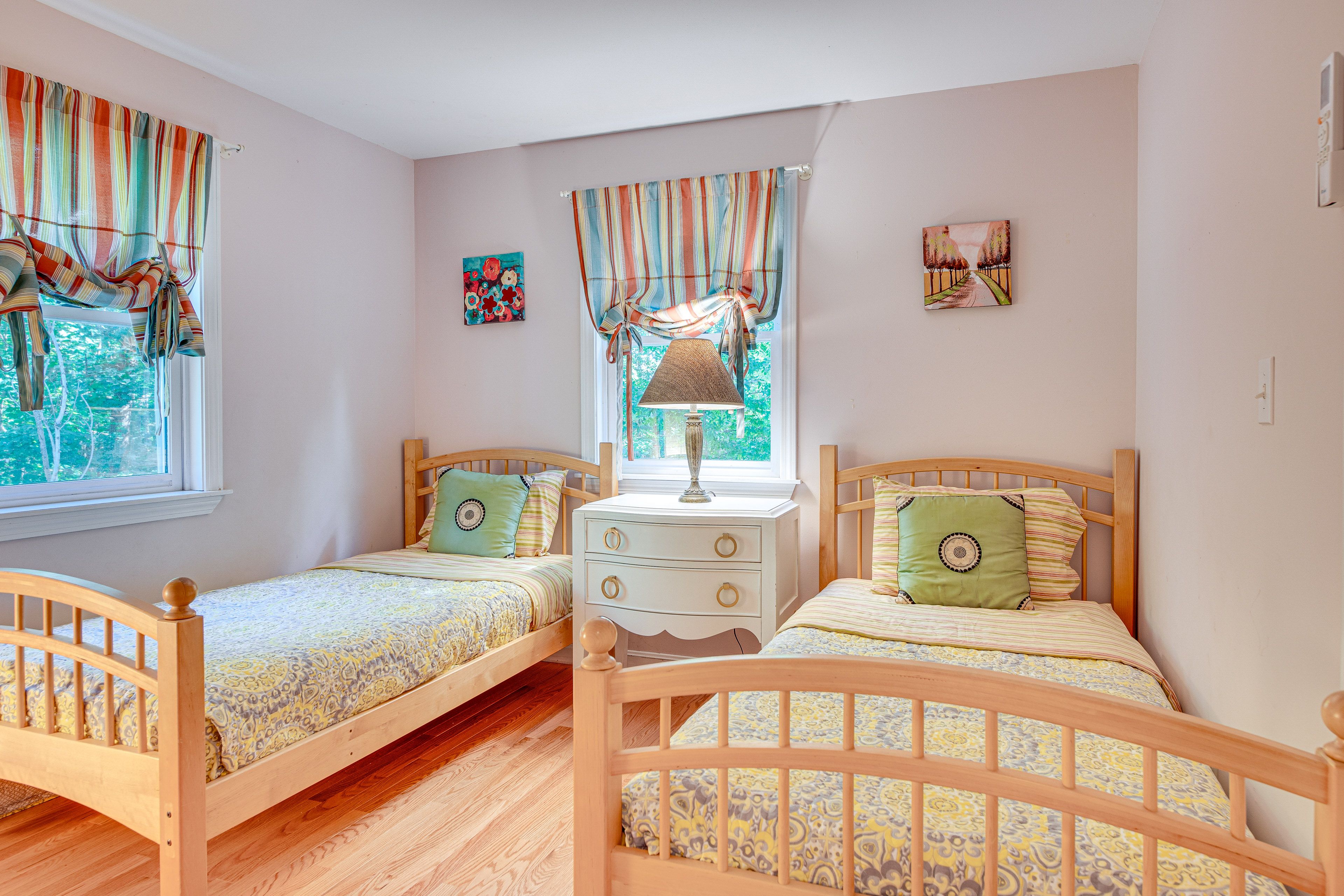 Bedroom 3 | 2 Twin Beds | 1st Floor