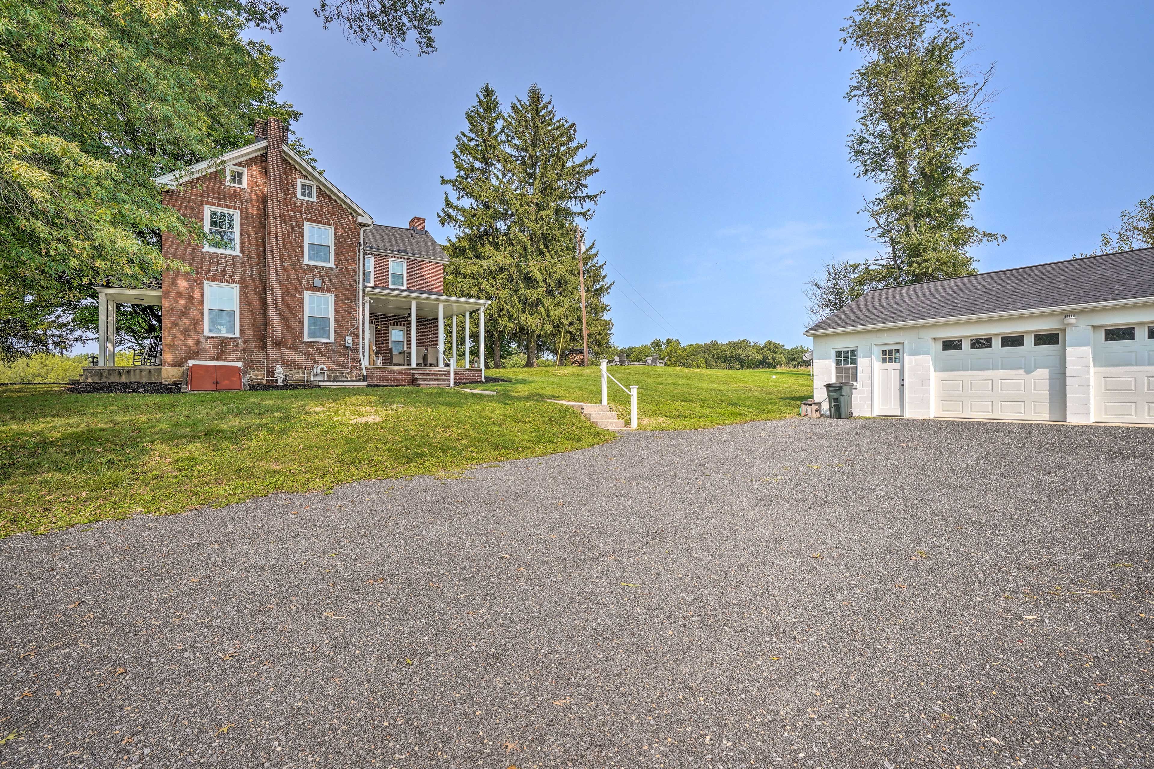 Parking | Driveway (5 Vehicles)