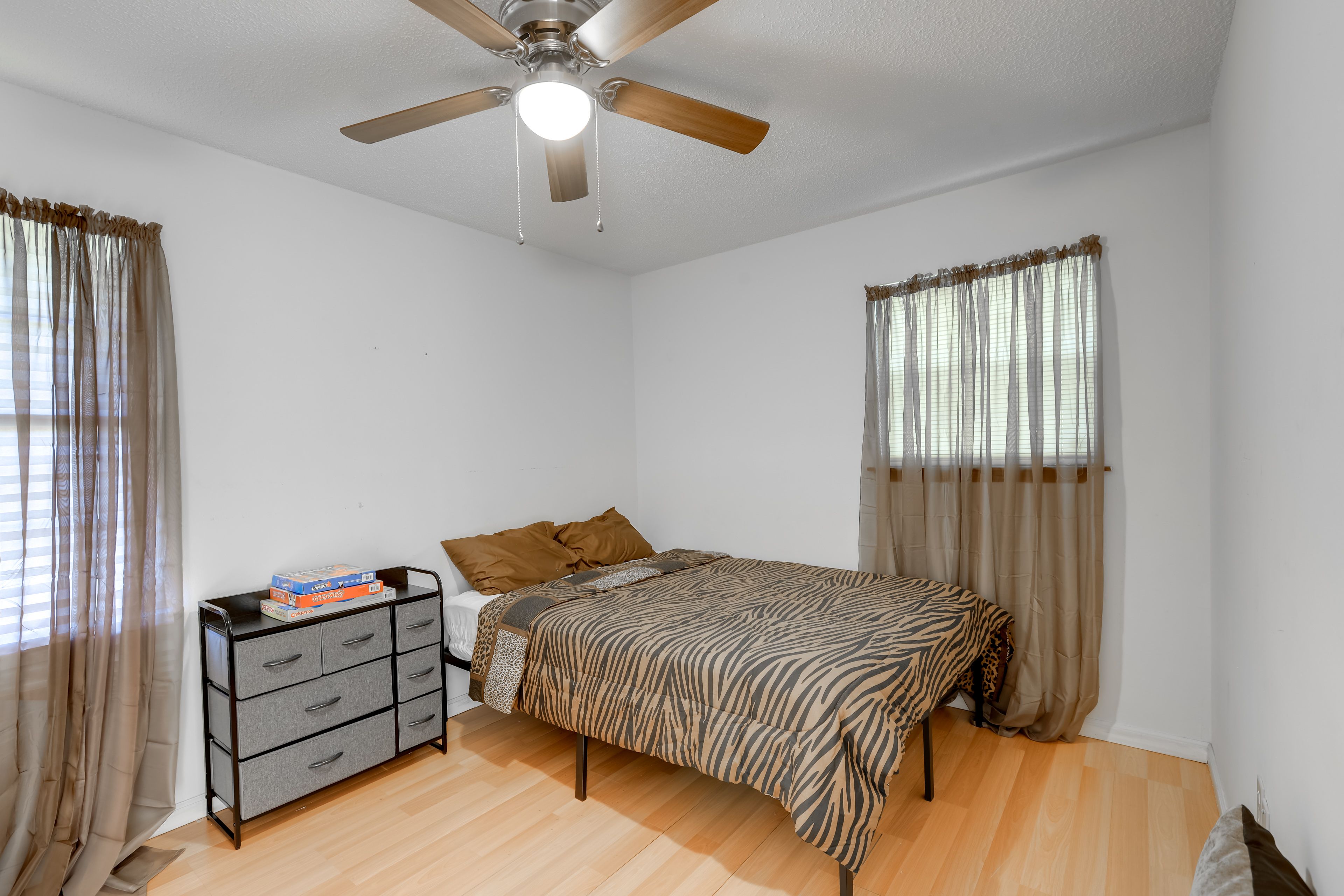 Bedroom 2 | Queen Bed