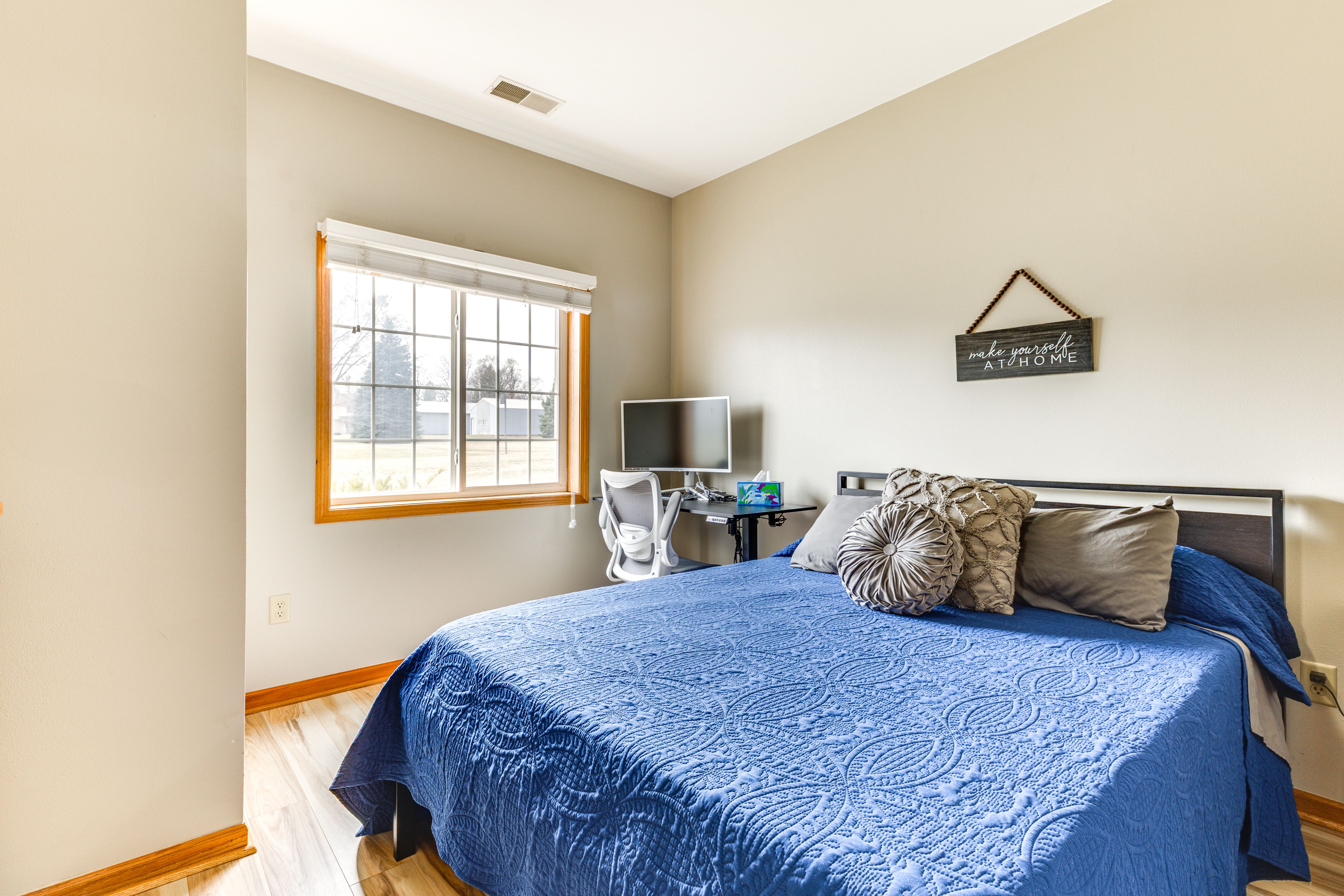 Bedroom 1 | Queen Bed | En-Suite Bathroom