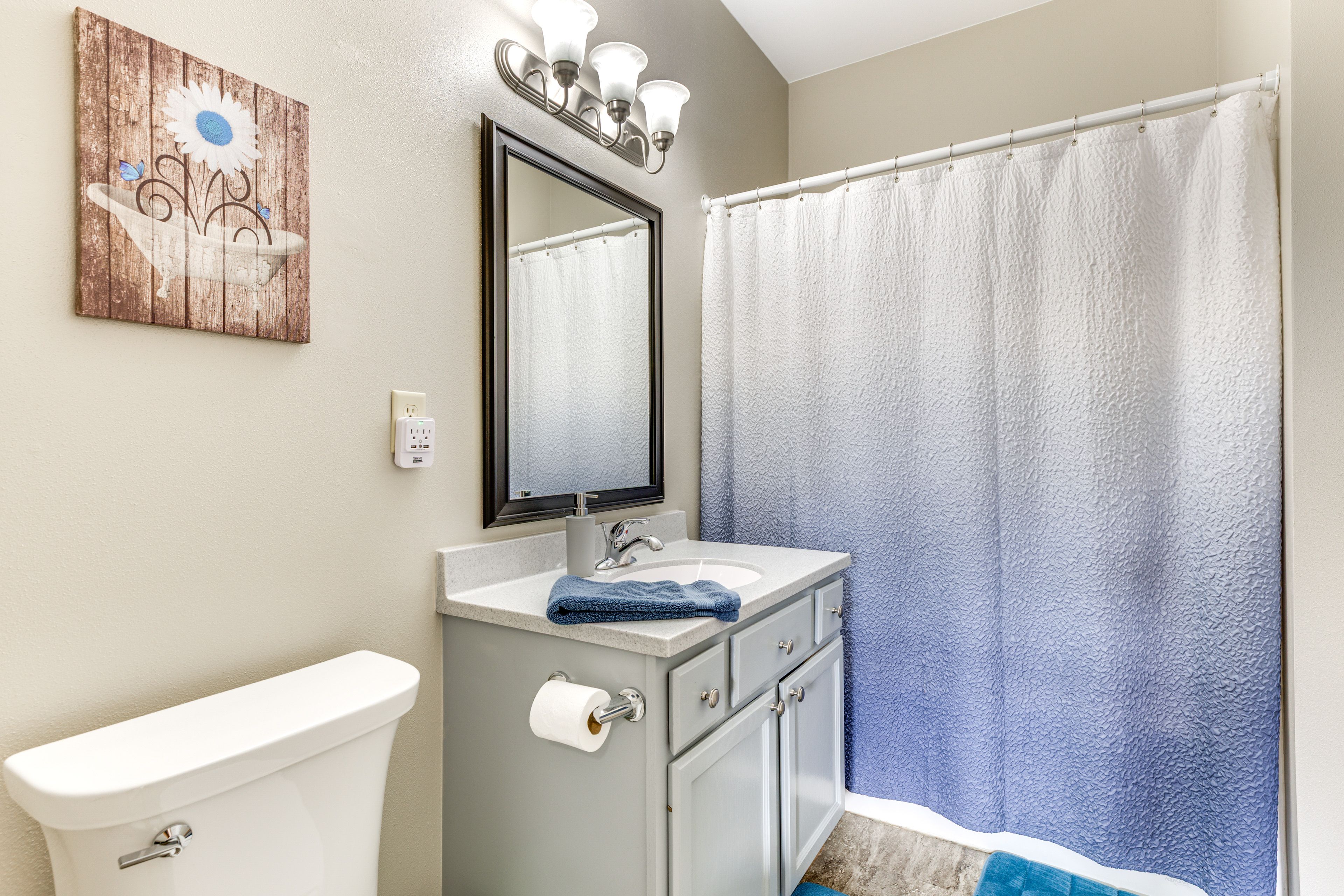 Full Bathroom | Complimentary Toiletries | Hair Dryer