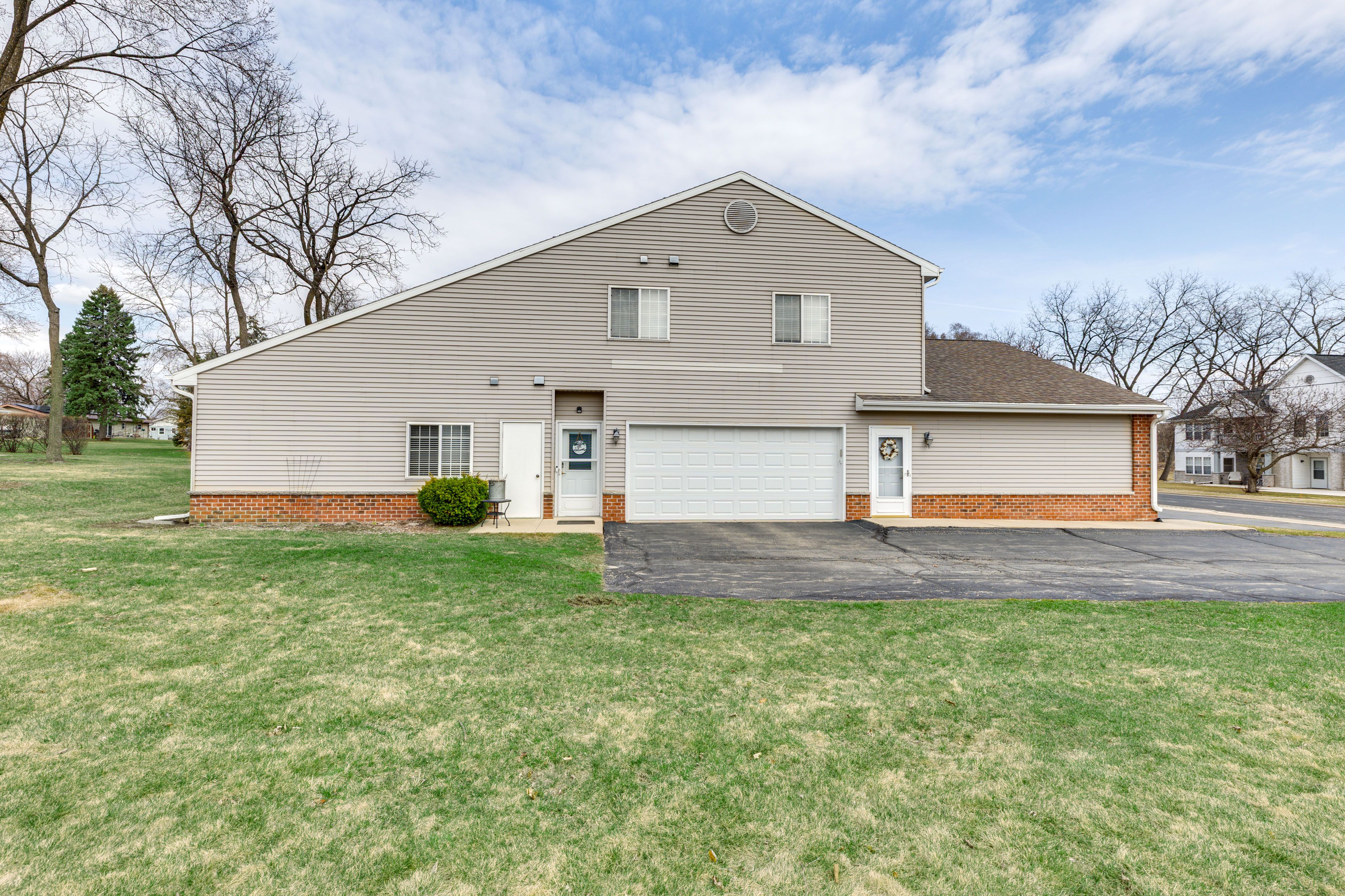 Condo Exterior | Parking | Driveway (4 Vehicles)