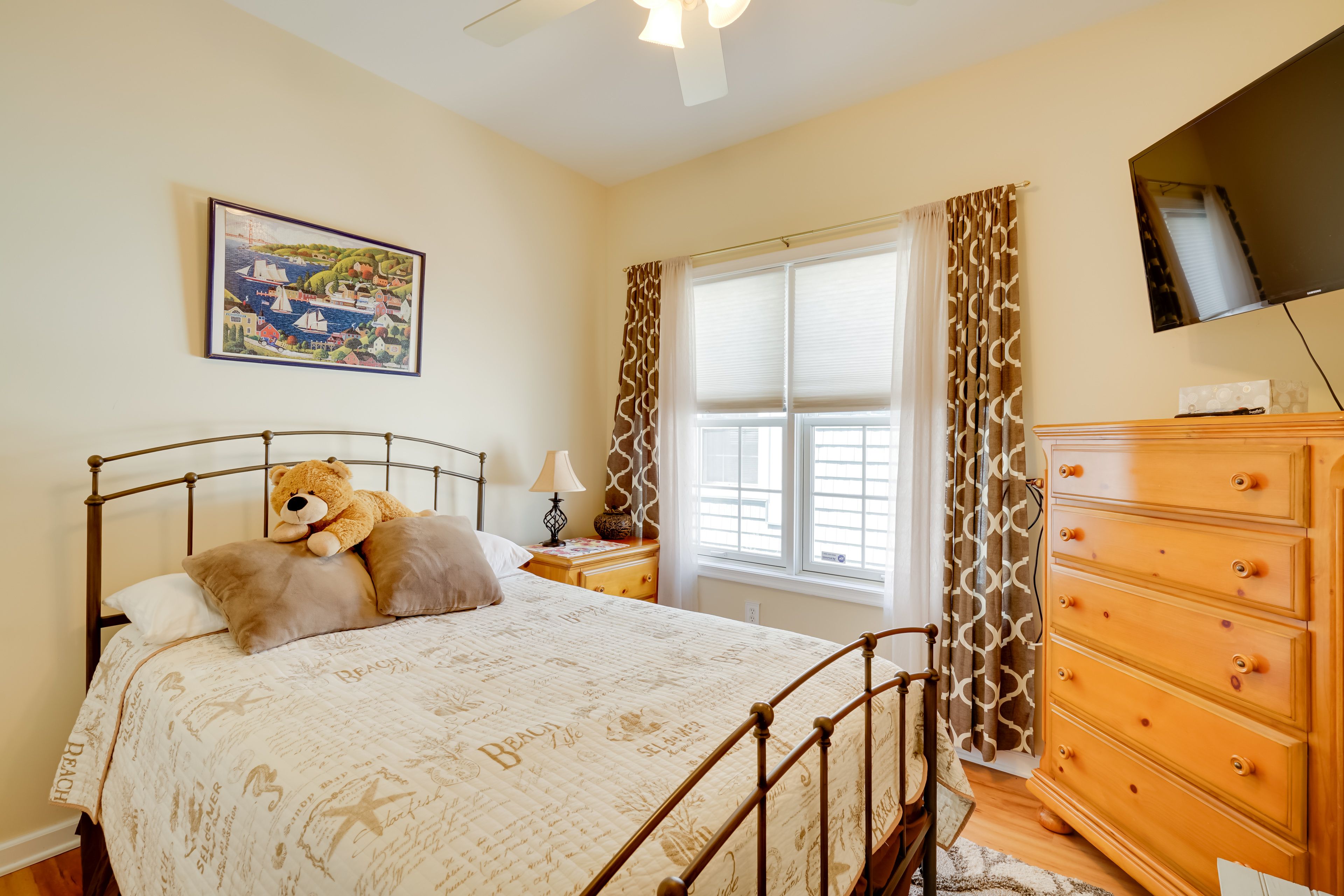 Bedroom 3 | Queen Bed