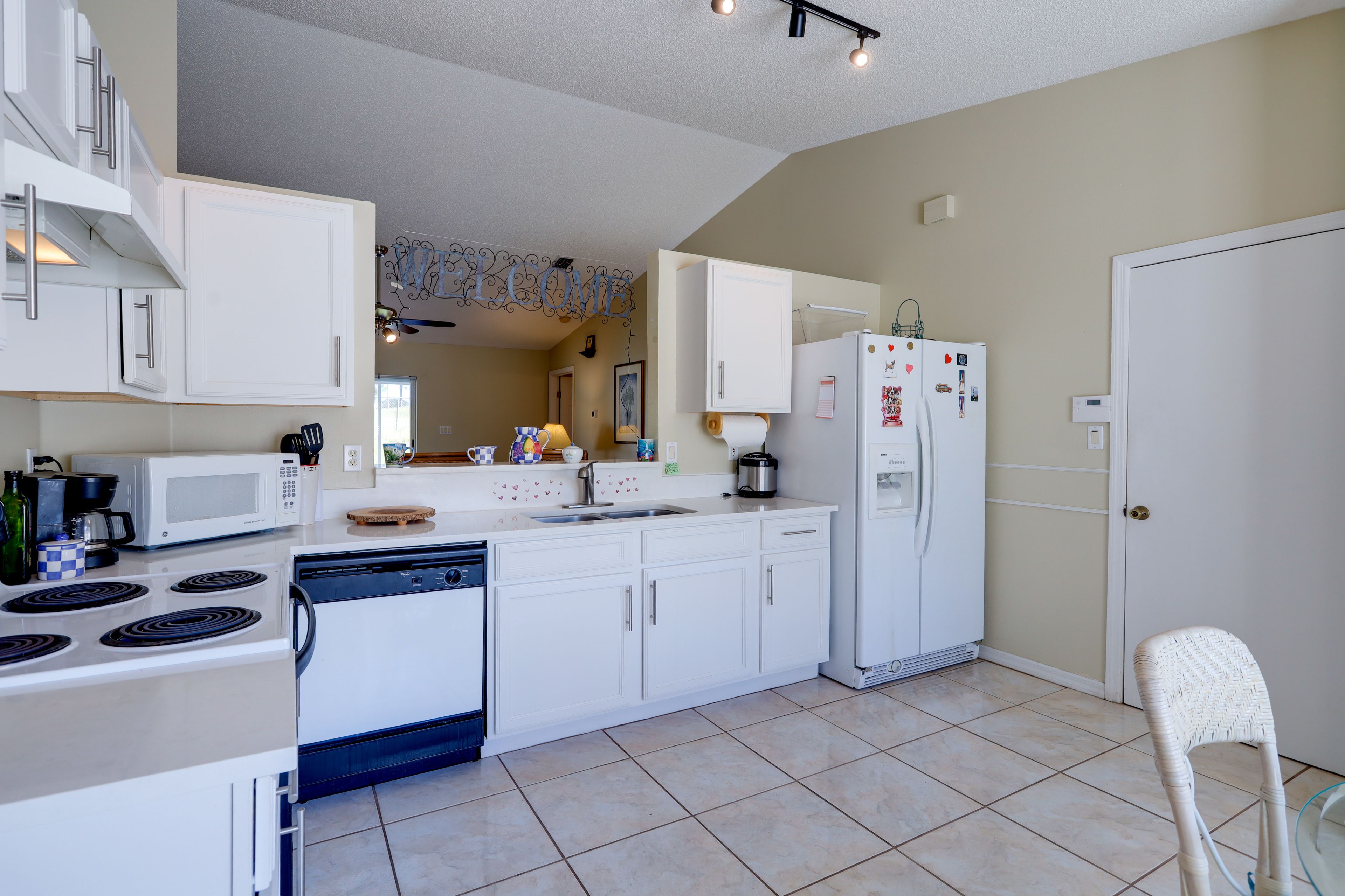 Kitchen | Cooking Basics | Coffee Maker | Paper Towels/Trash Bags Provided