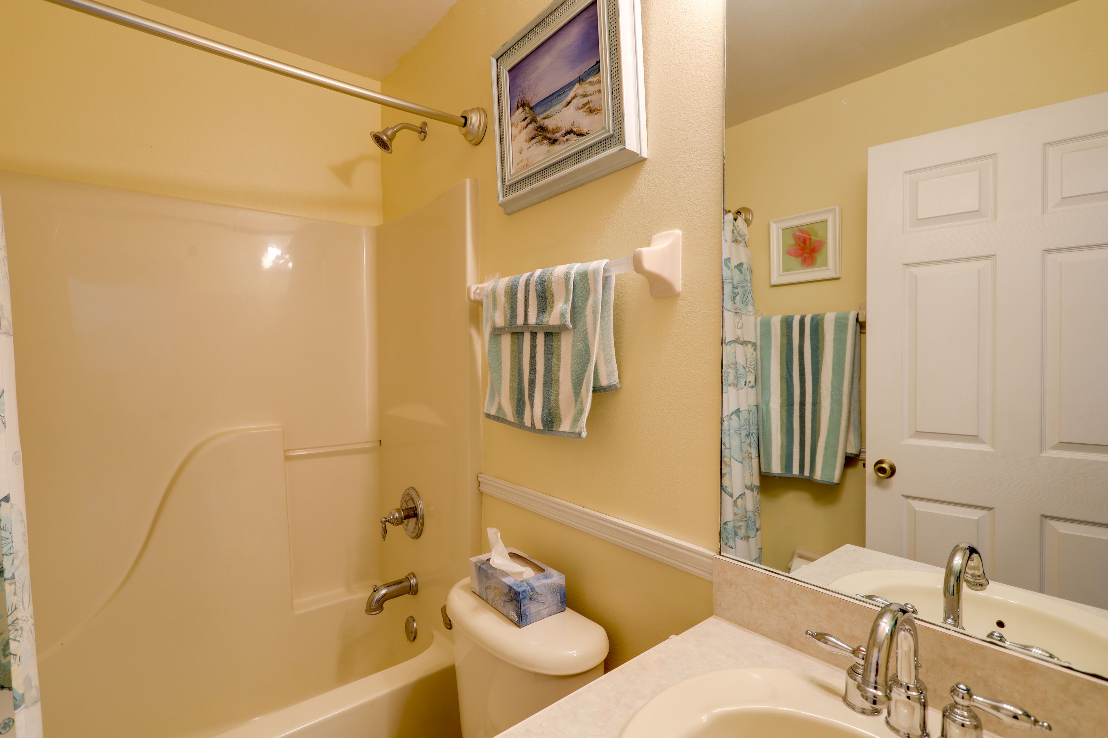 Full Bathroom | Toiletries Provided