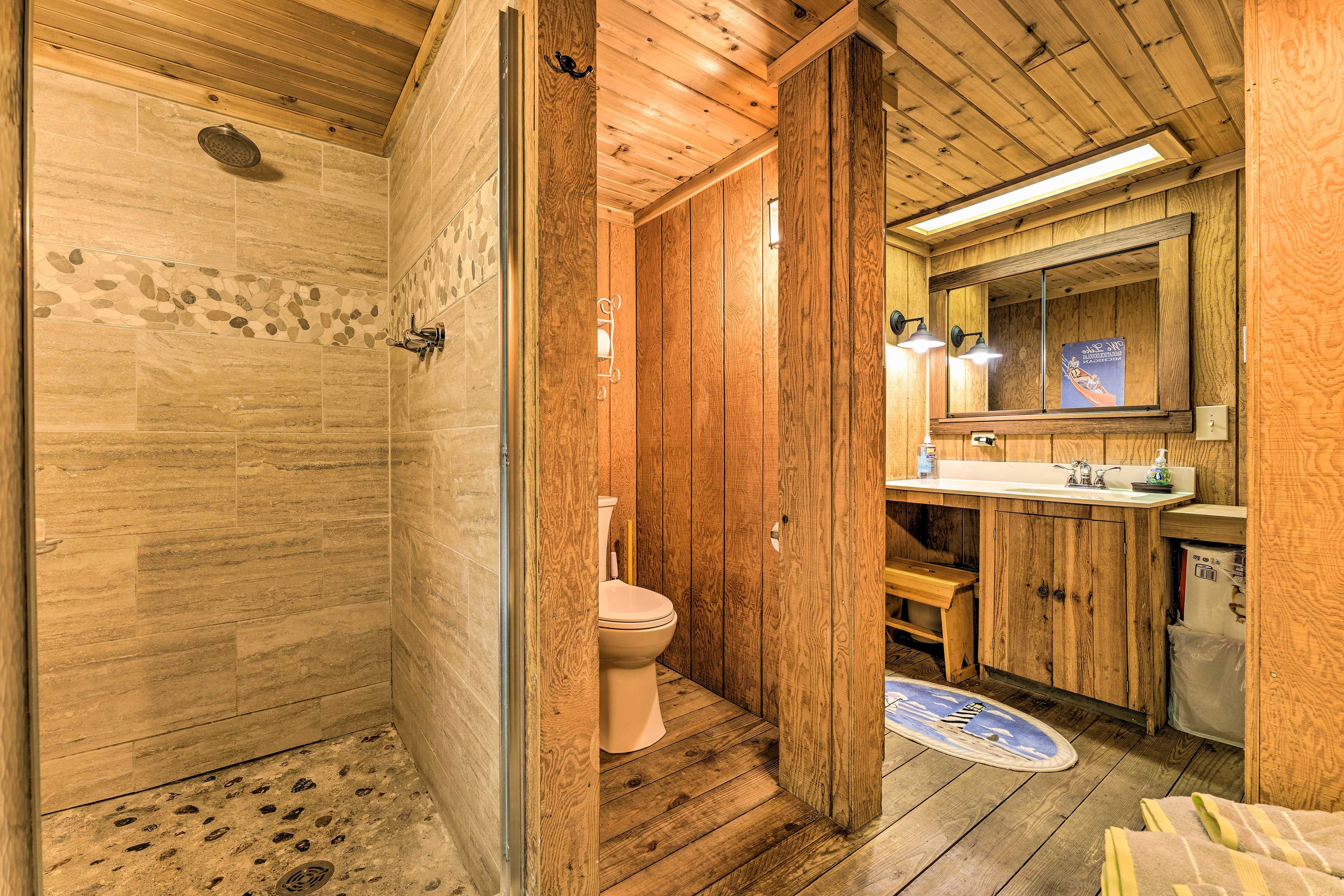 Full Bathroom | 2nd Floor | Hair Dryer