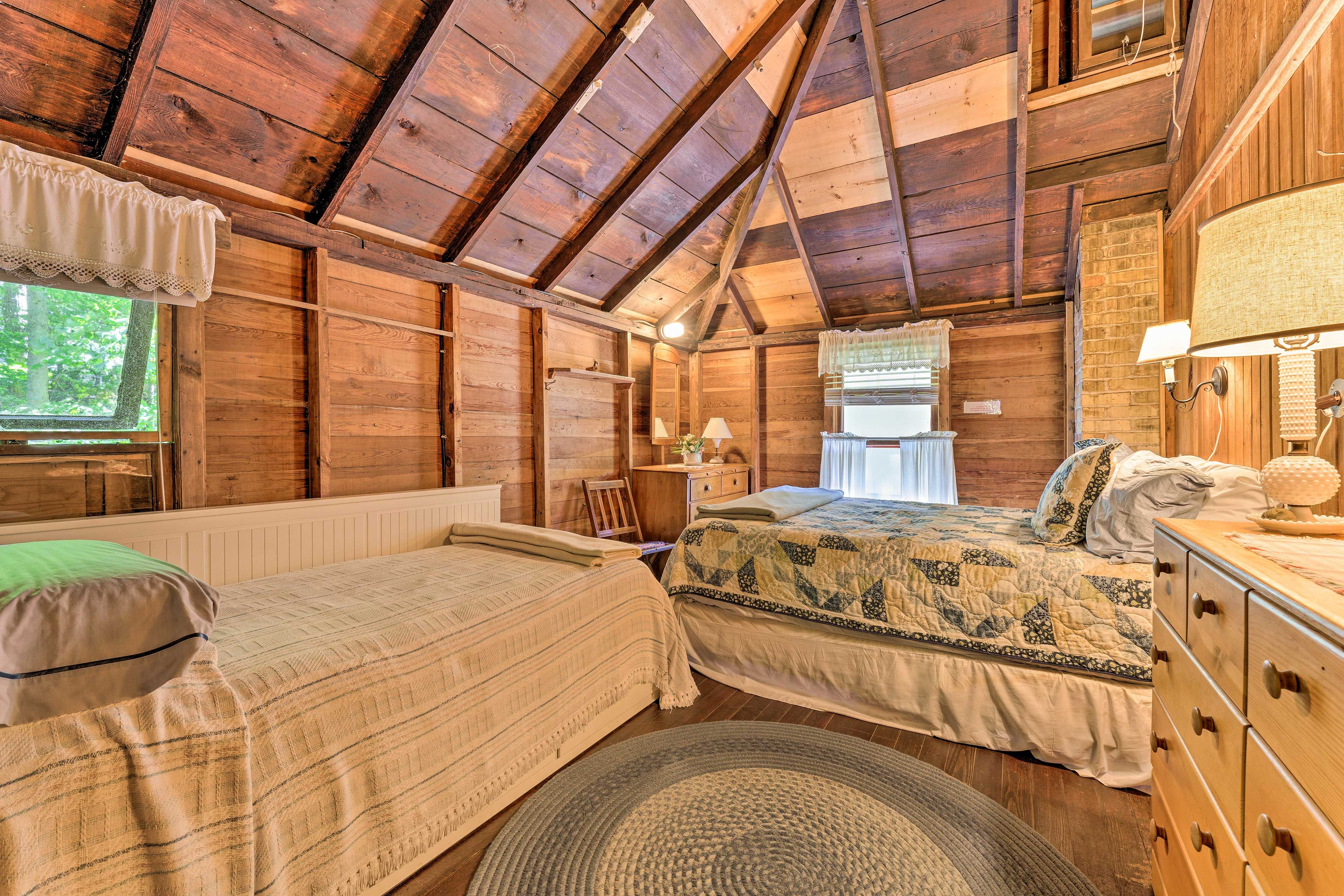 Bedroom 3 | Queen Bed | Twin Daybed | 2nd Floor