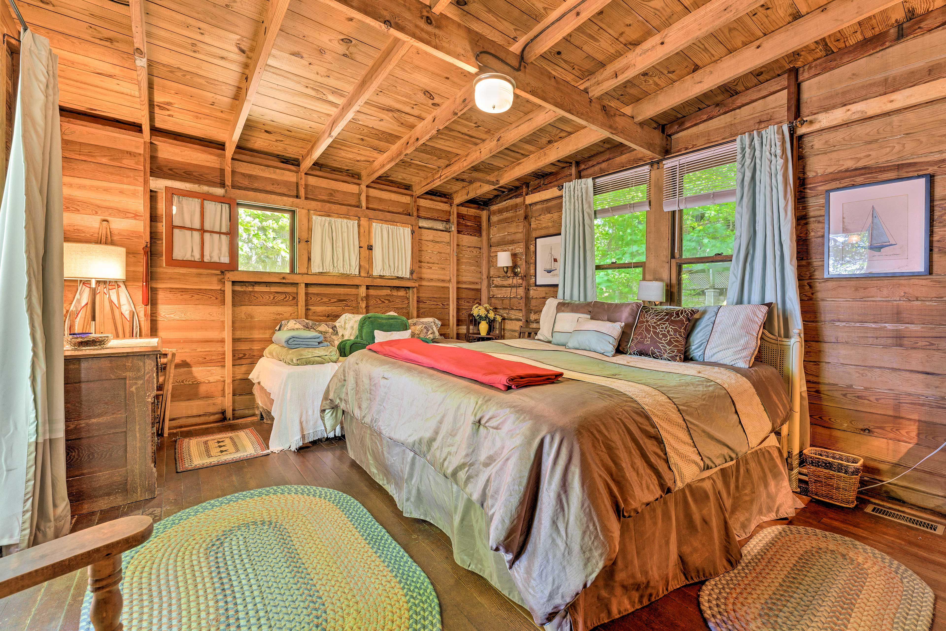 Bedroom 1 | King Bed | Twin Bed | 1st Floor | Linens Provided