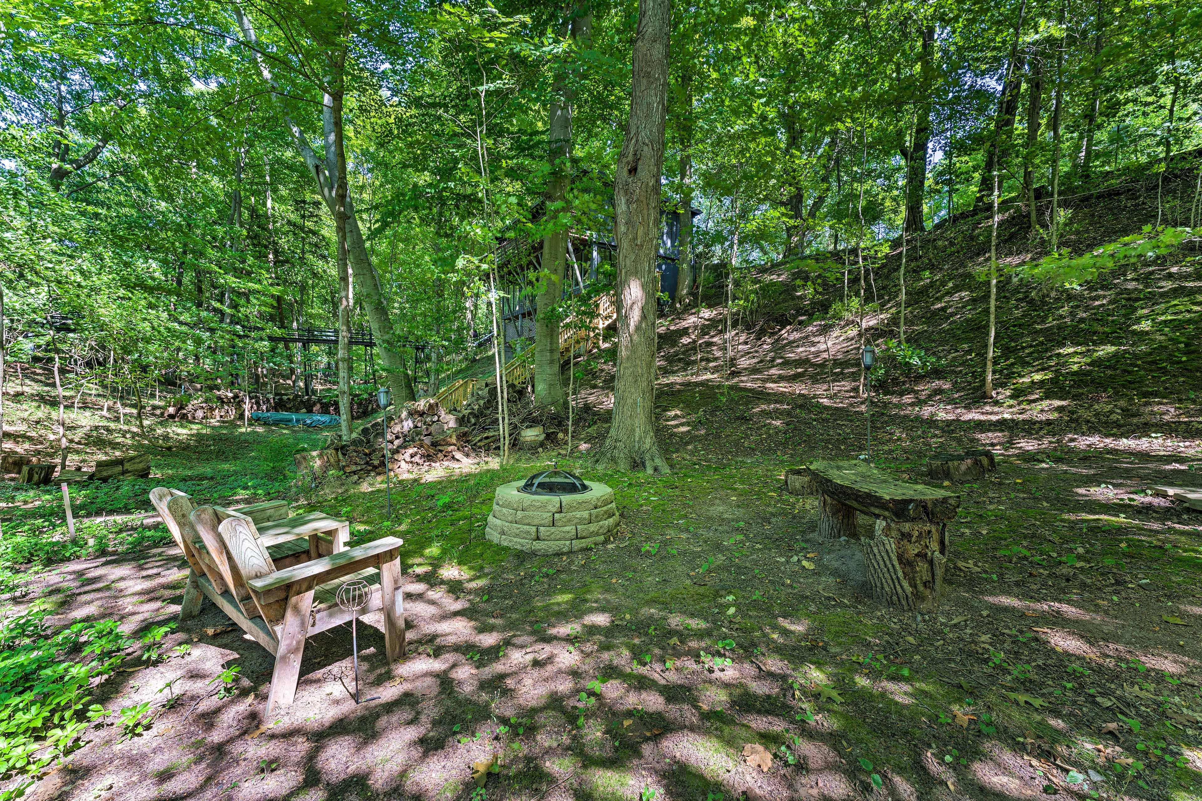 Private Yard | Fire Pit | Hammock