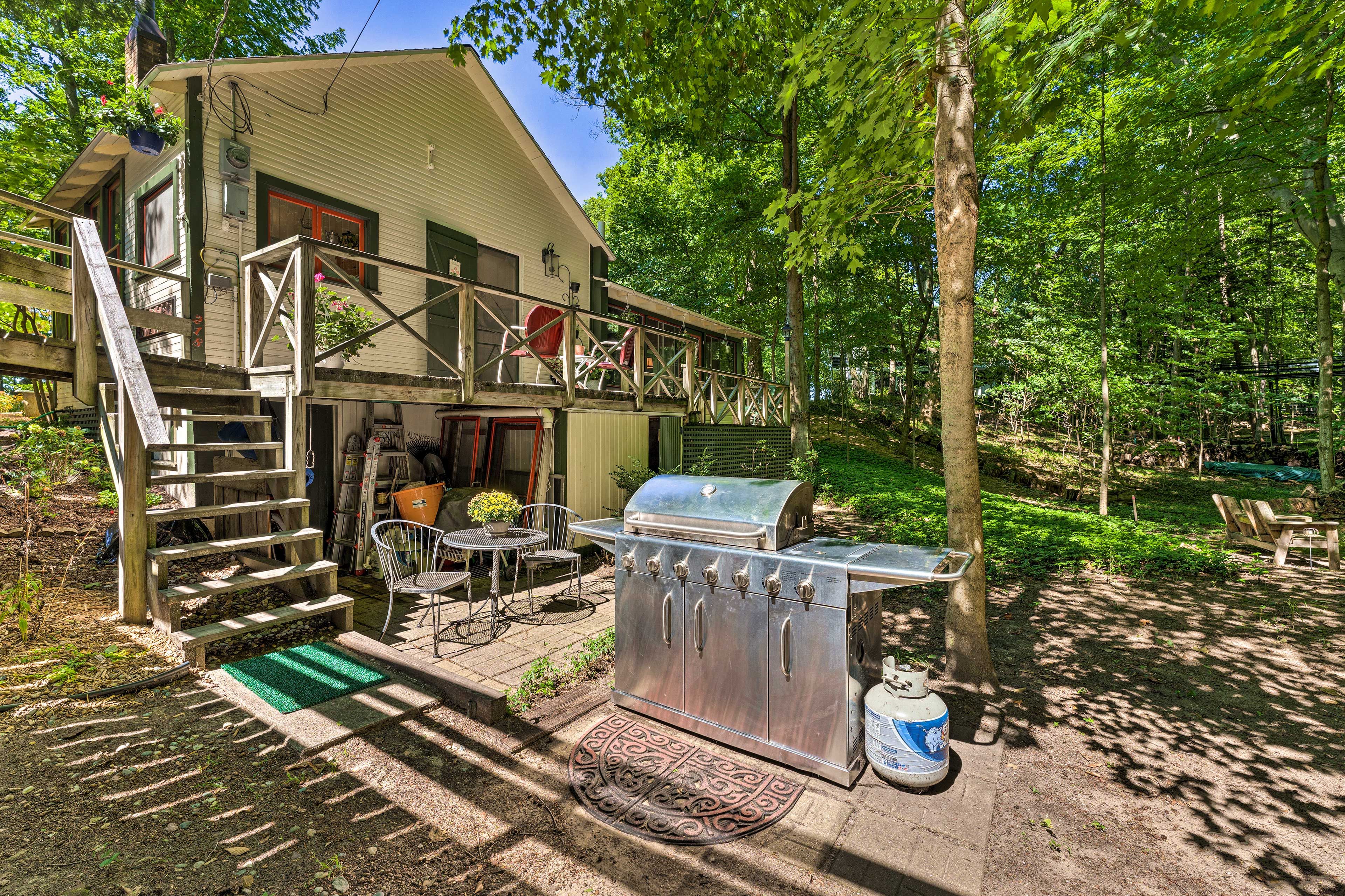 Patios | Gas Grill | Dining Area