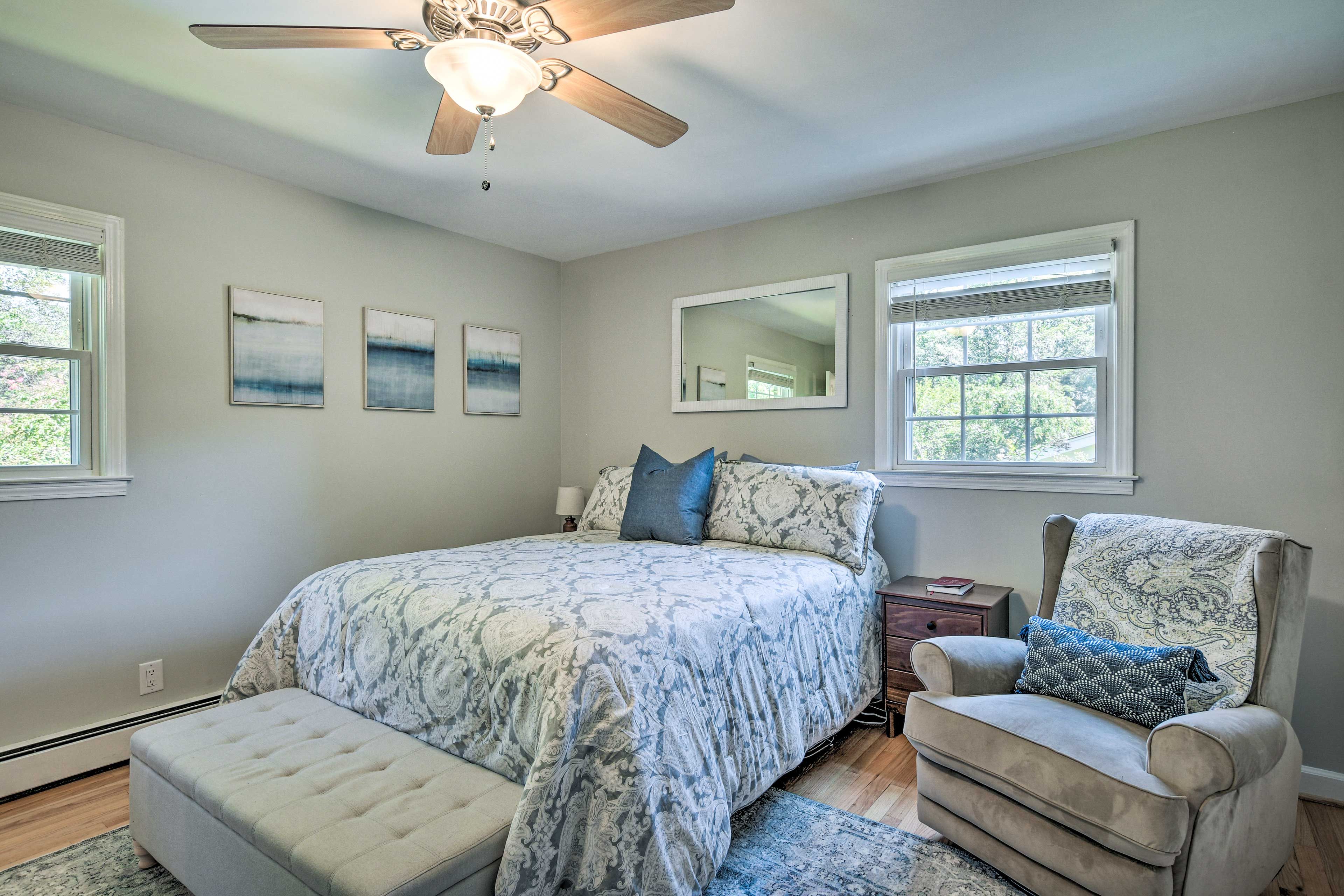 Bedroom 2 | Queen Bed | 1st Floor | Hangers