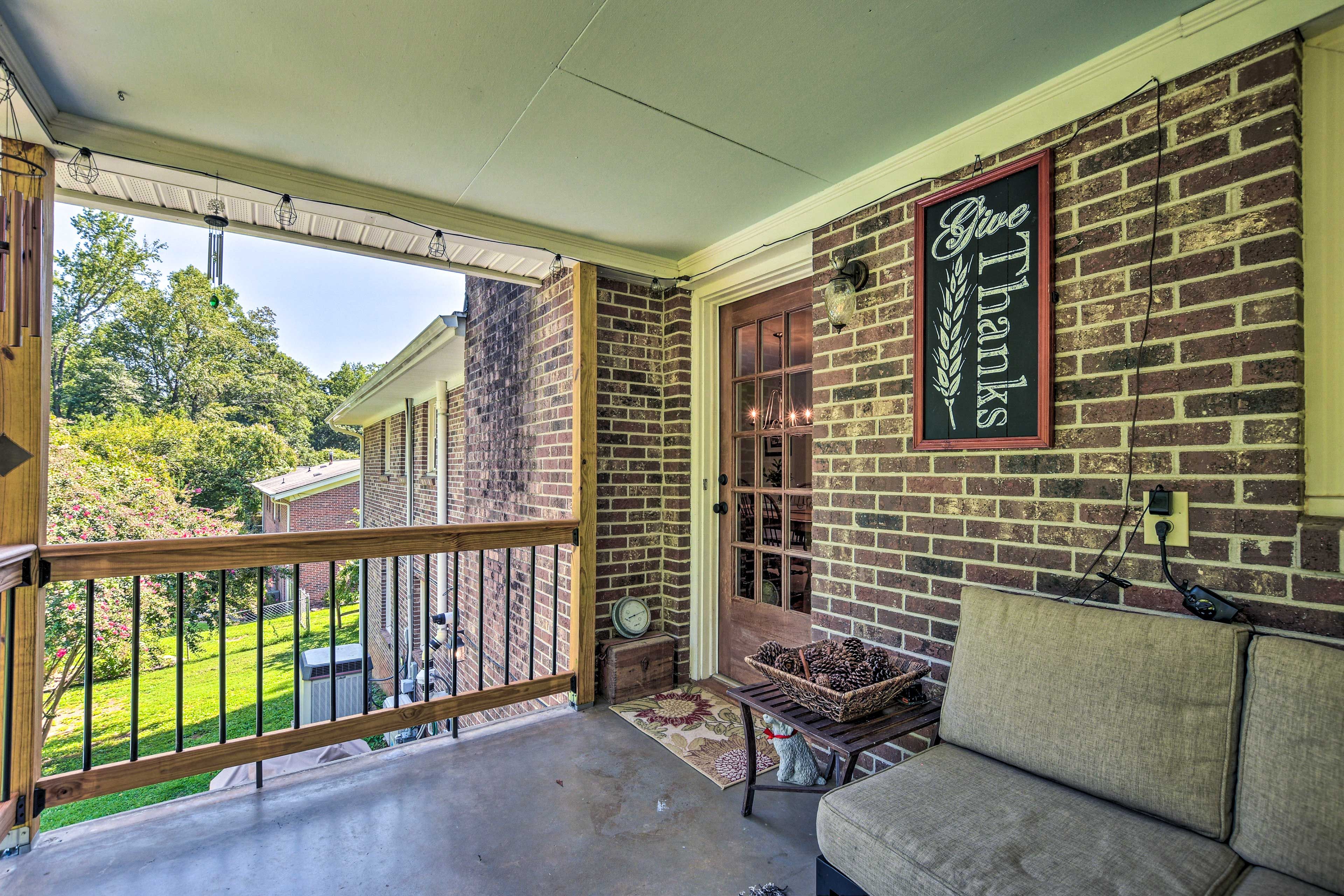 Furnished Deck | 1st Floor