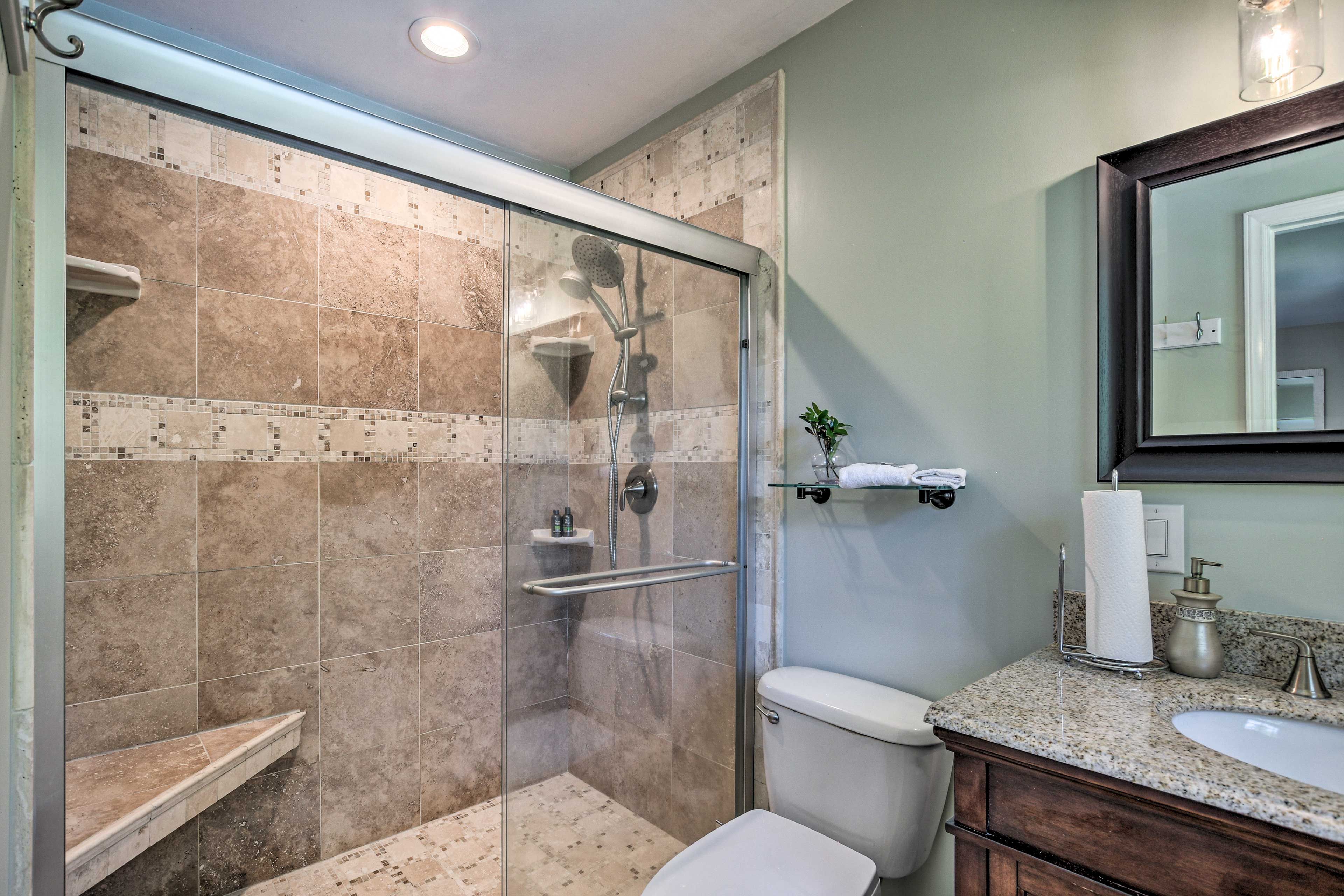 Full Bathroom | 1st Floor | Complimentary Toiletries