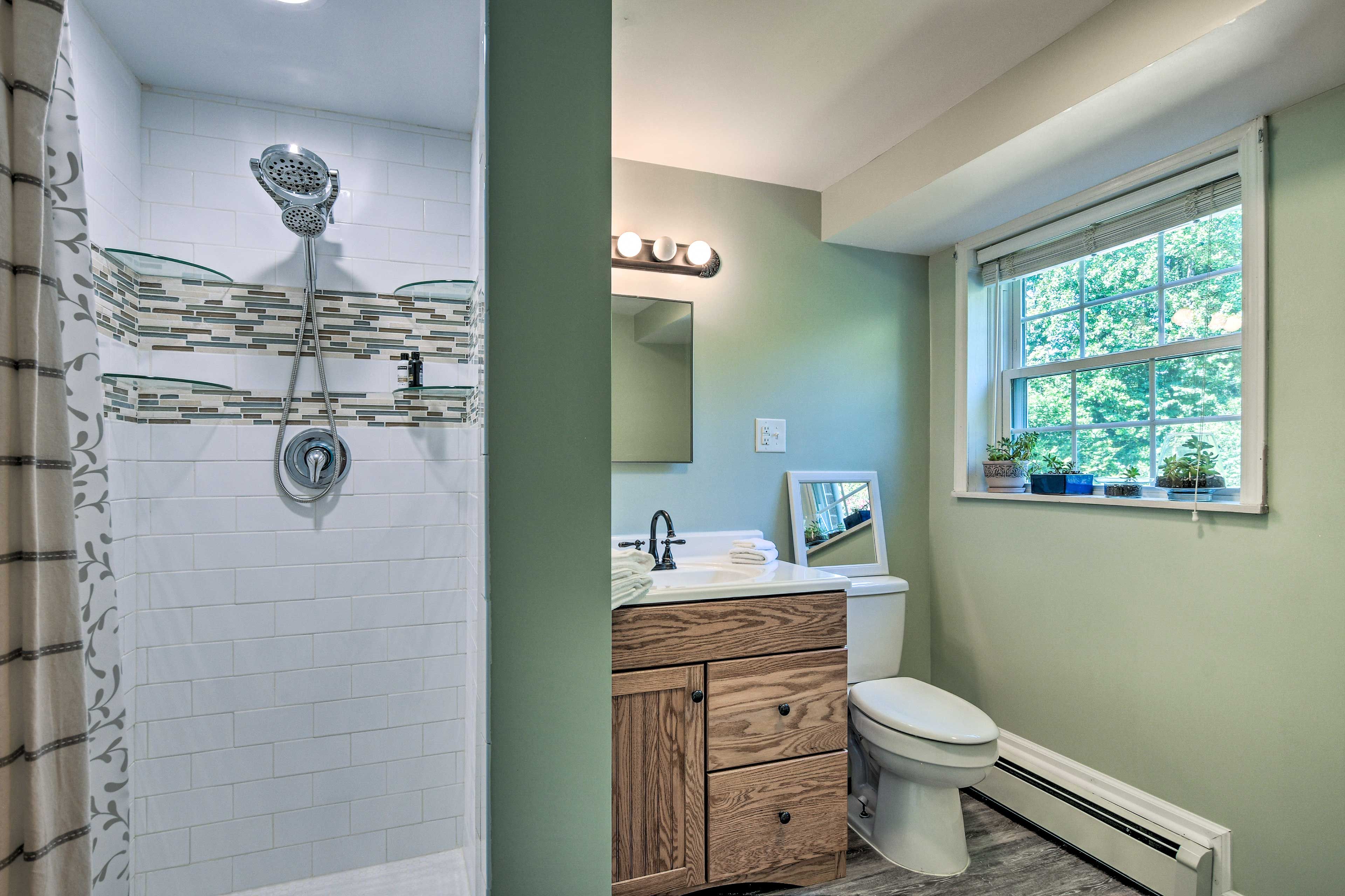 Full Bathroom | Basement | Hair Dryer