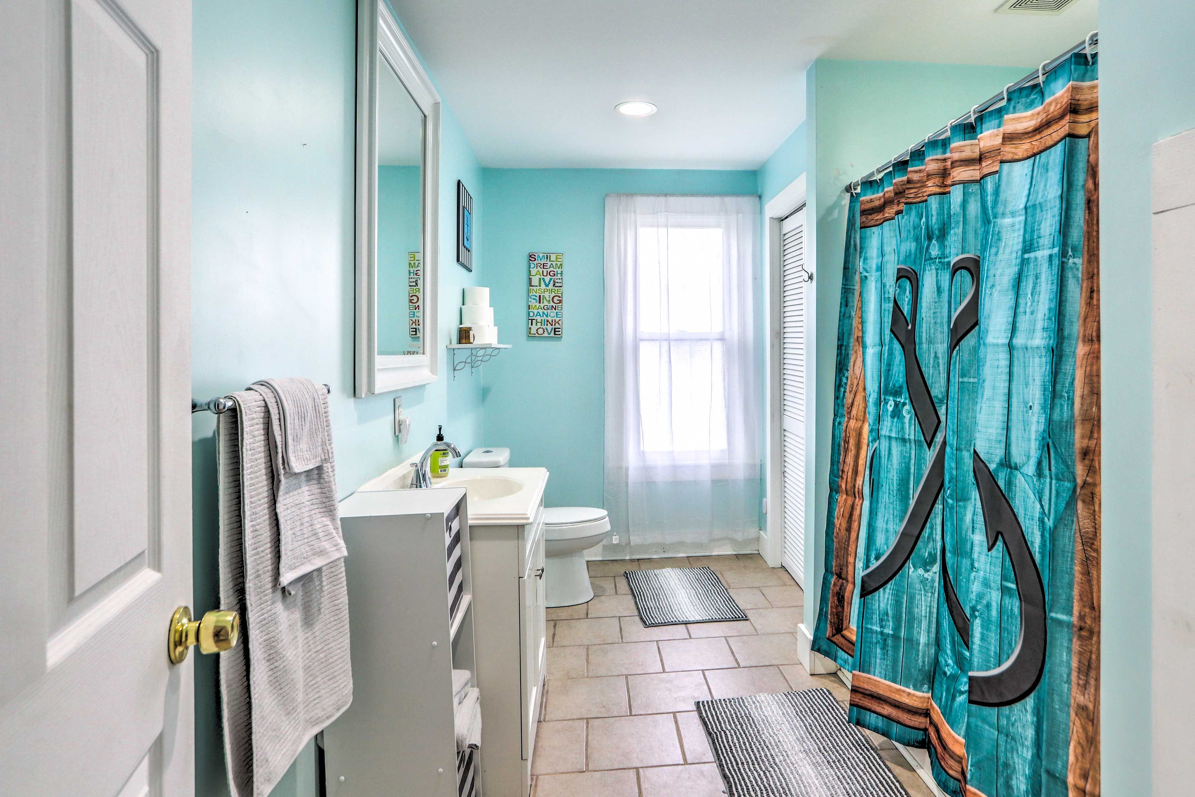 Full Bathroom | 1st Floor