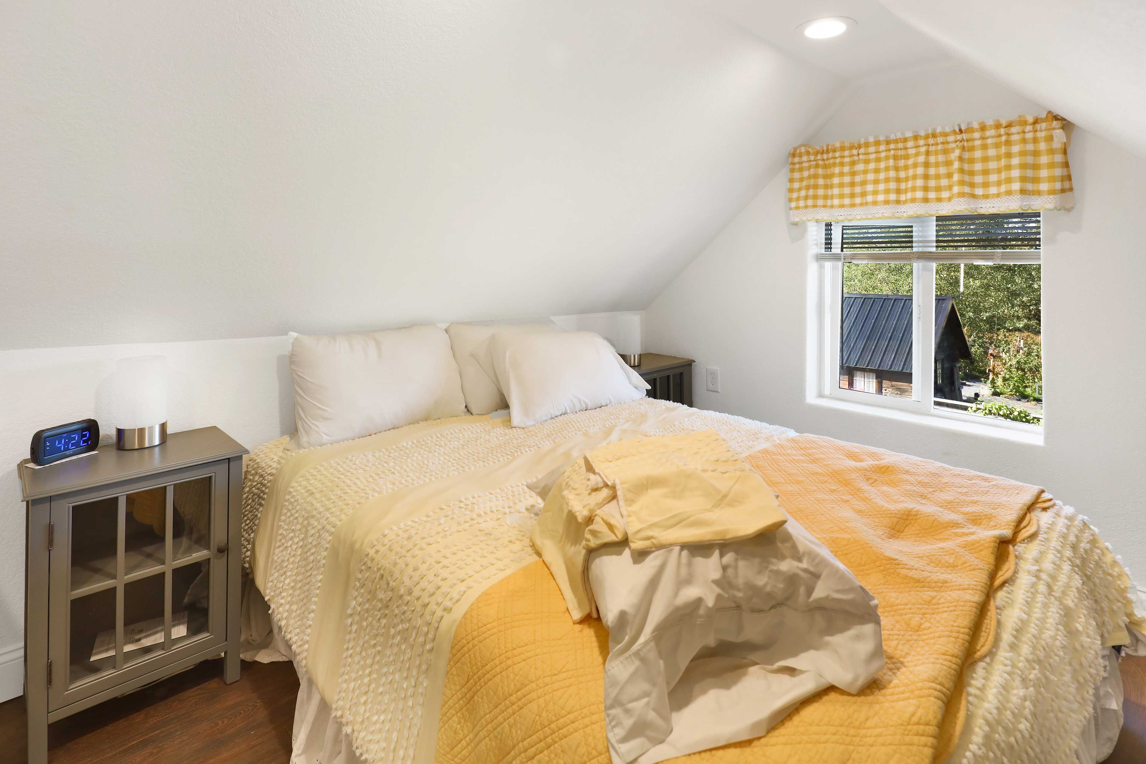 Studio | Loft | 2nd Floor | Queen Bed | Linens Provided