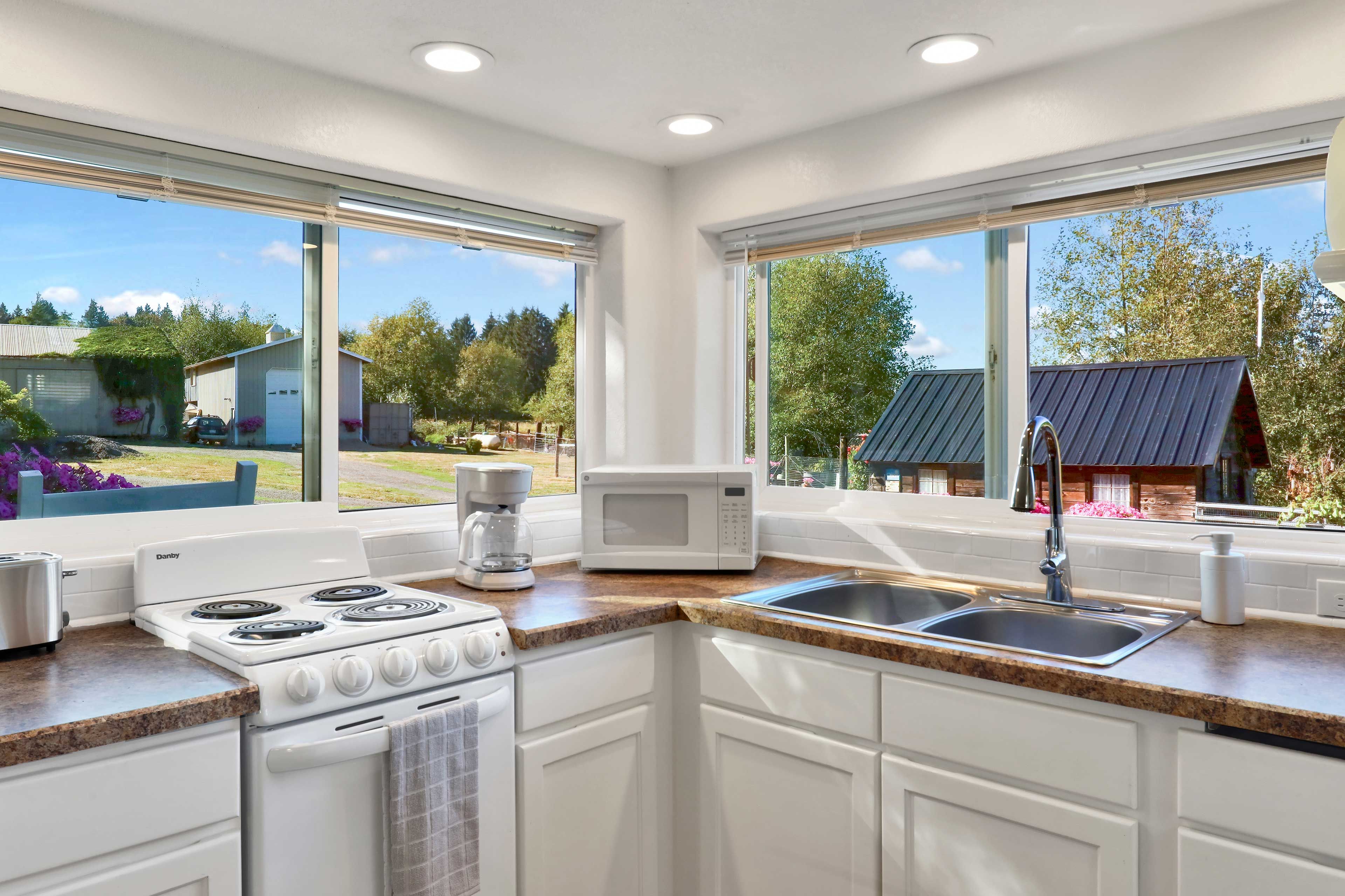 Kitchen | 1st Floor | Complimentary Spices | Toaster