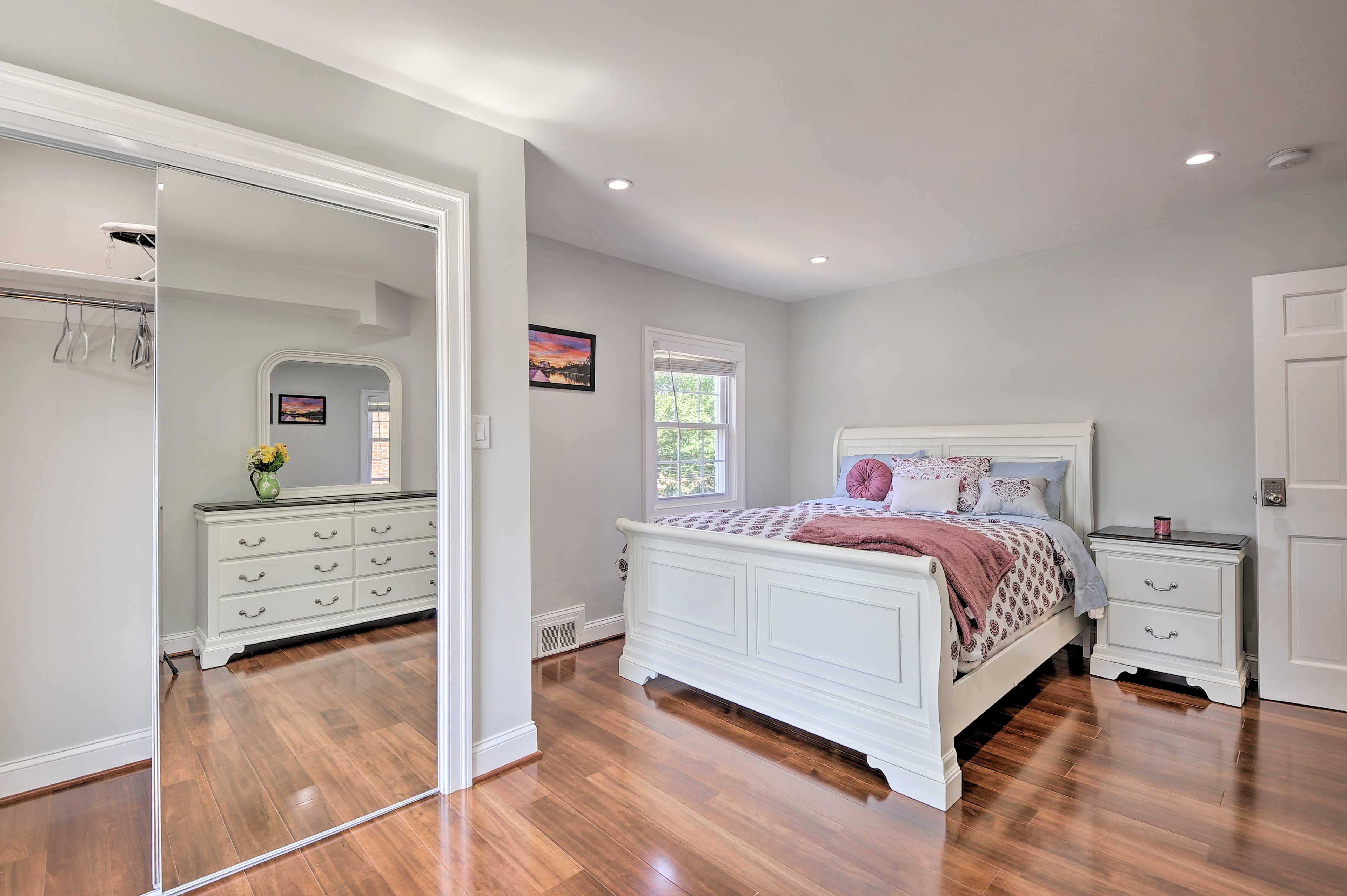 Bedroom 2 | Queen Bed | Smart TV