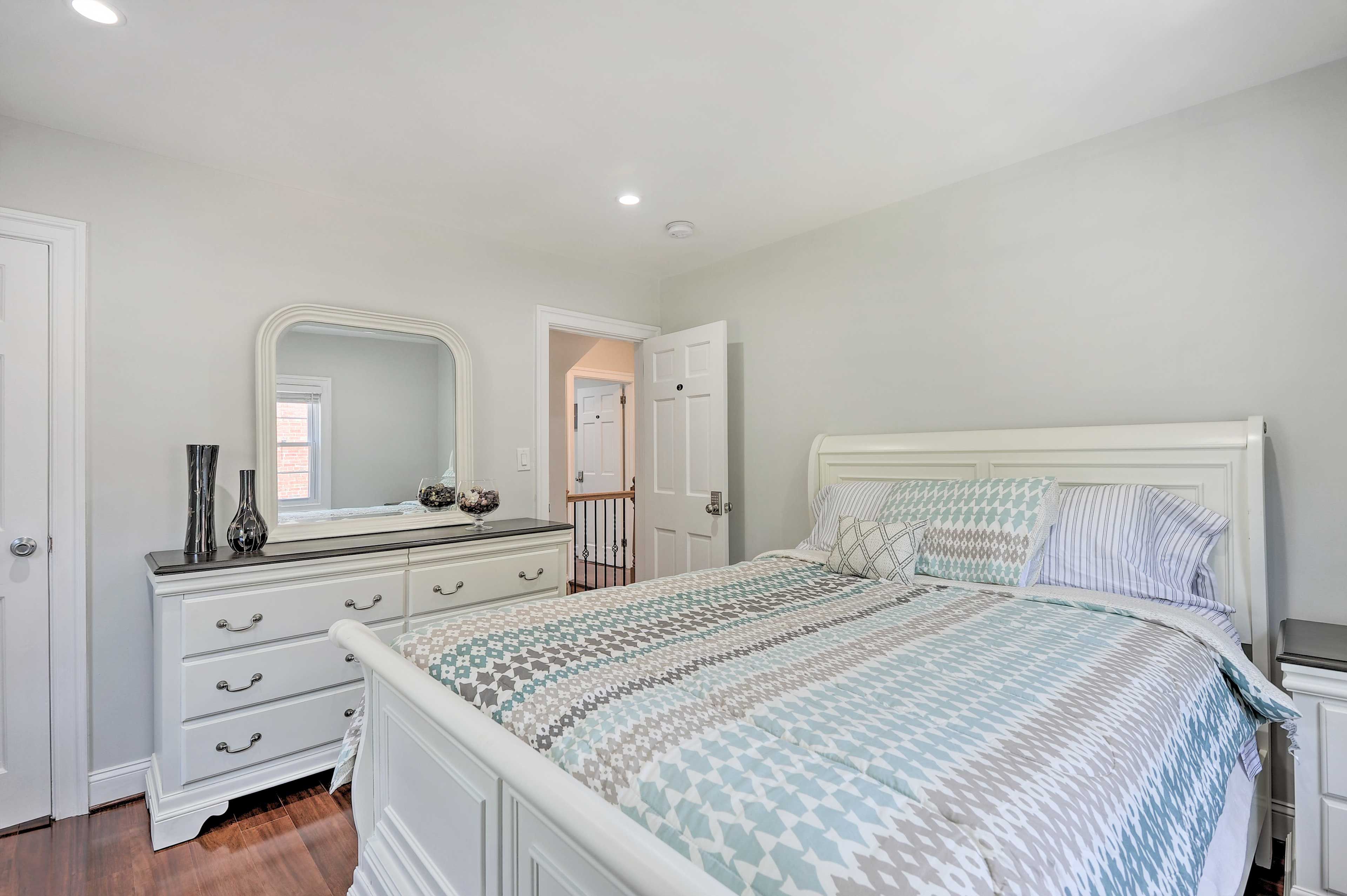 Bedroom 3 | Queen Bed | Smart TV