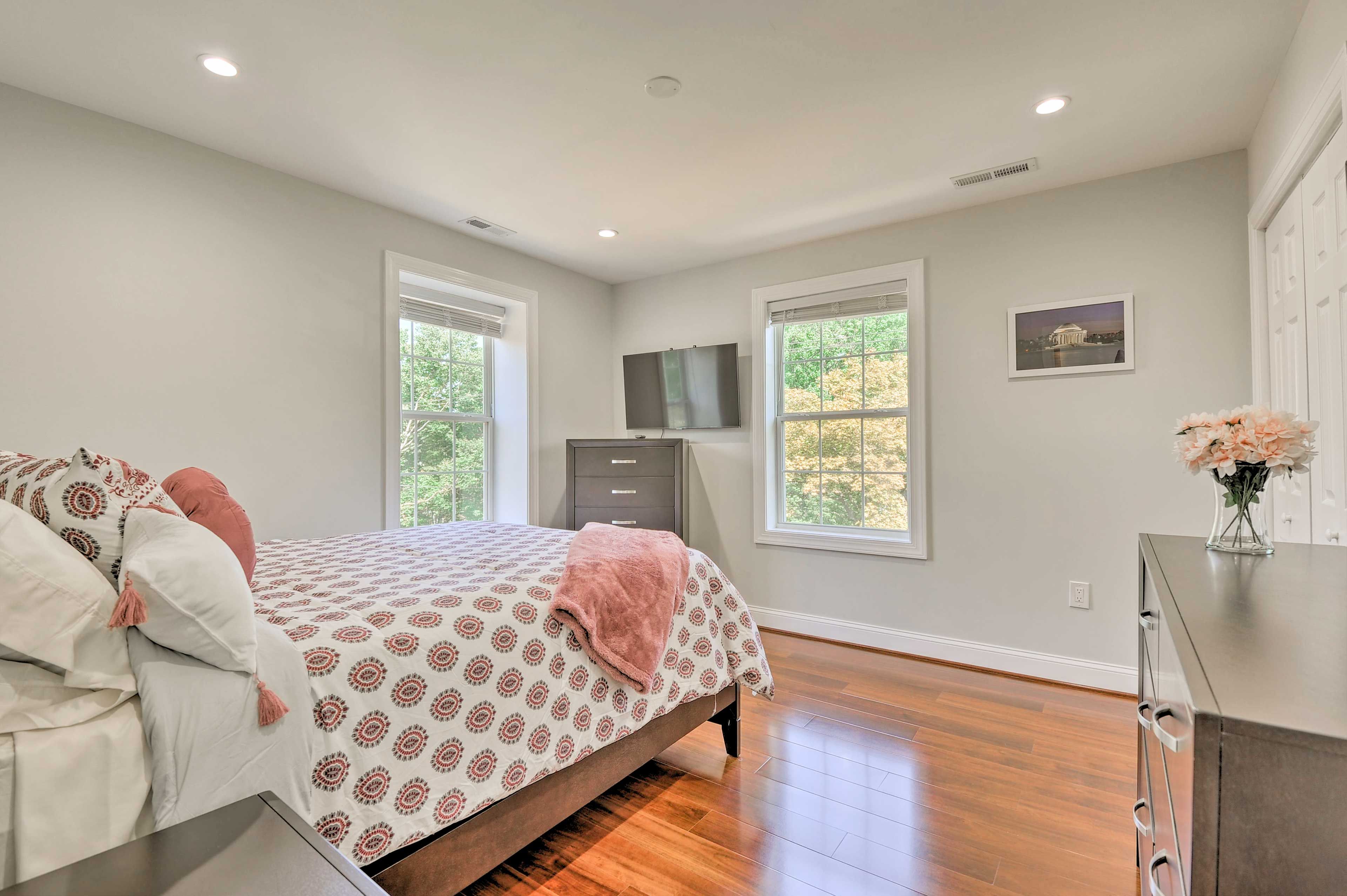 Bedroom 4 | Queen Bed | Smart TV