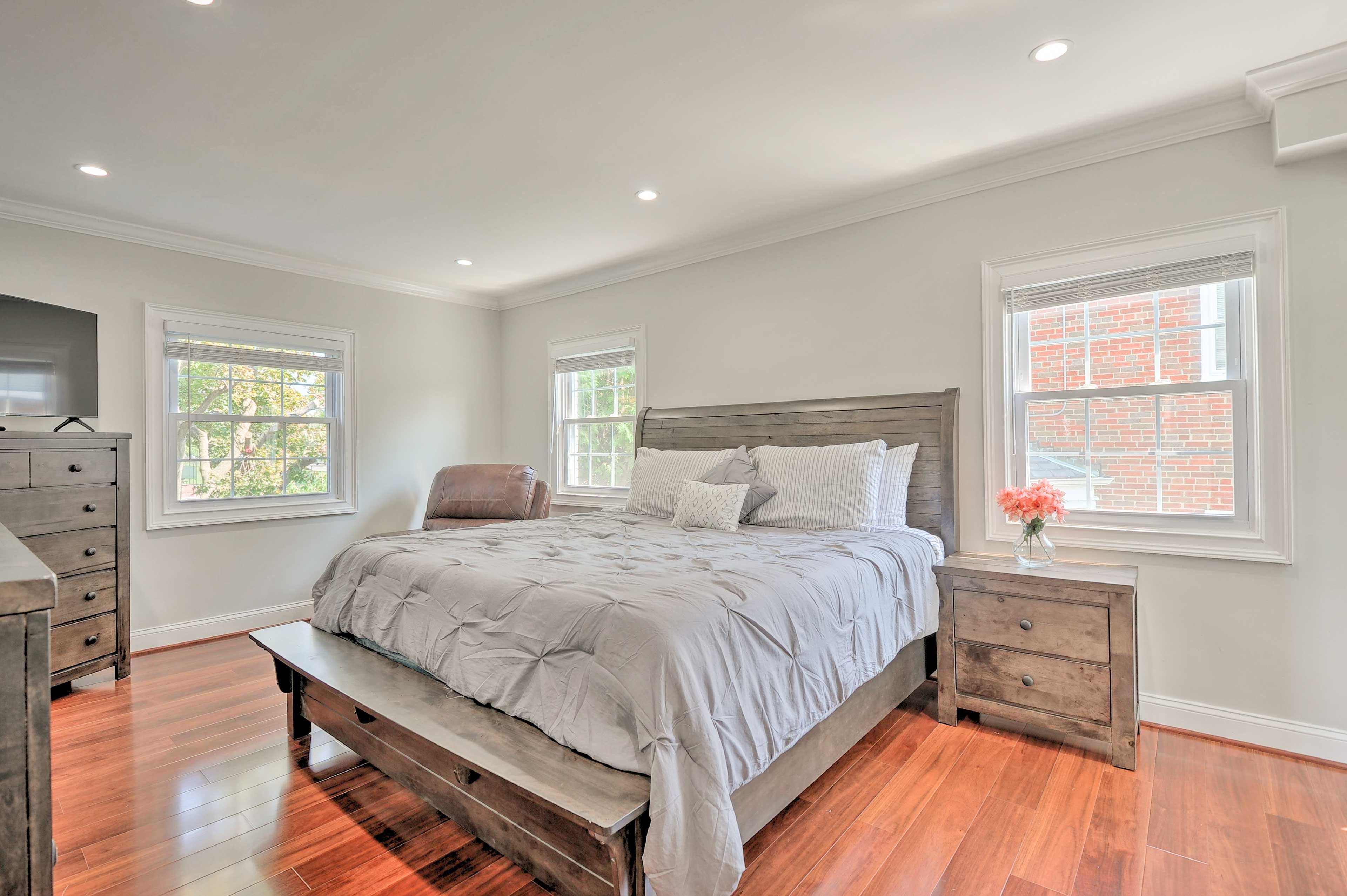 Bedroom 1 | King Bed | Smart TV