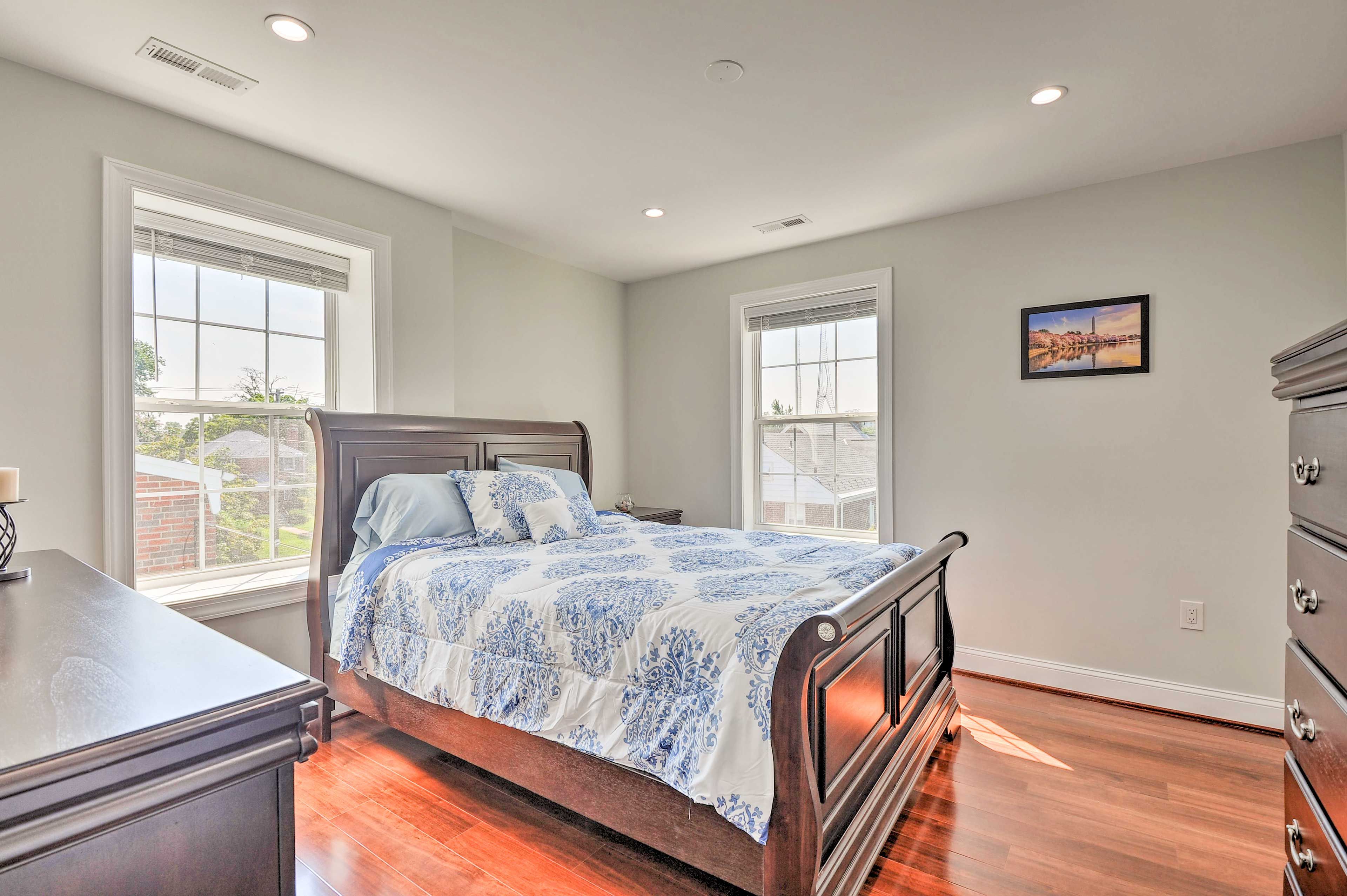 Bedroom 6 | Queen Bed | Smart TV