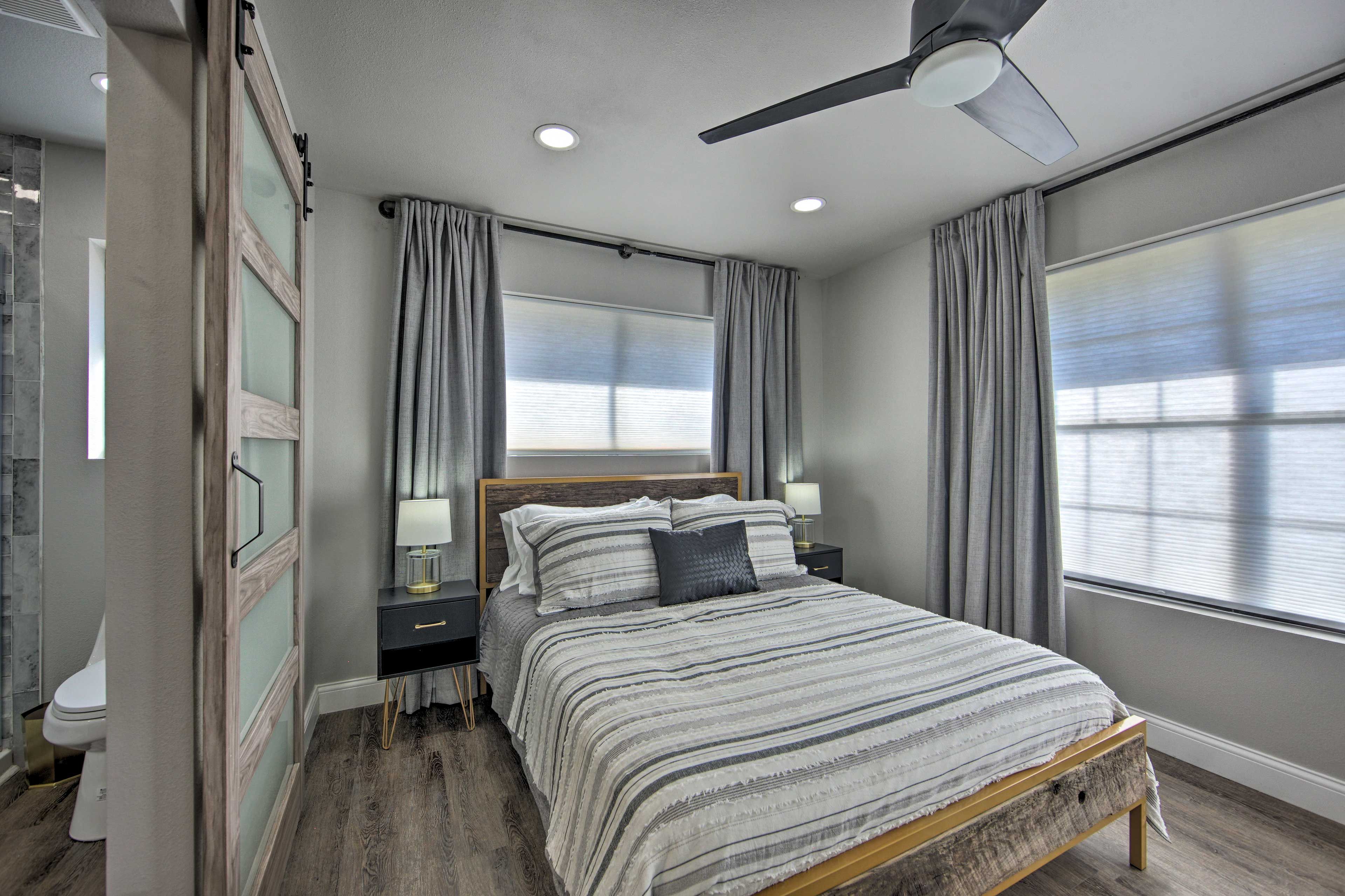 Bedroom 1 | Queen Bed