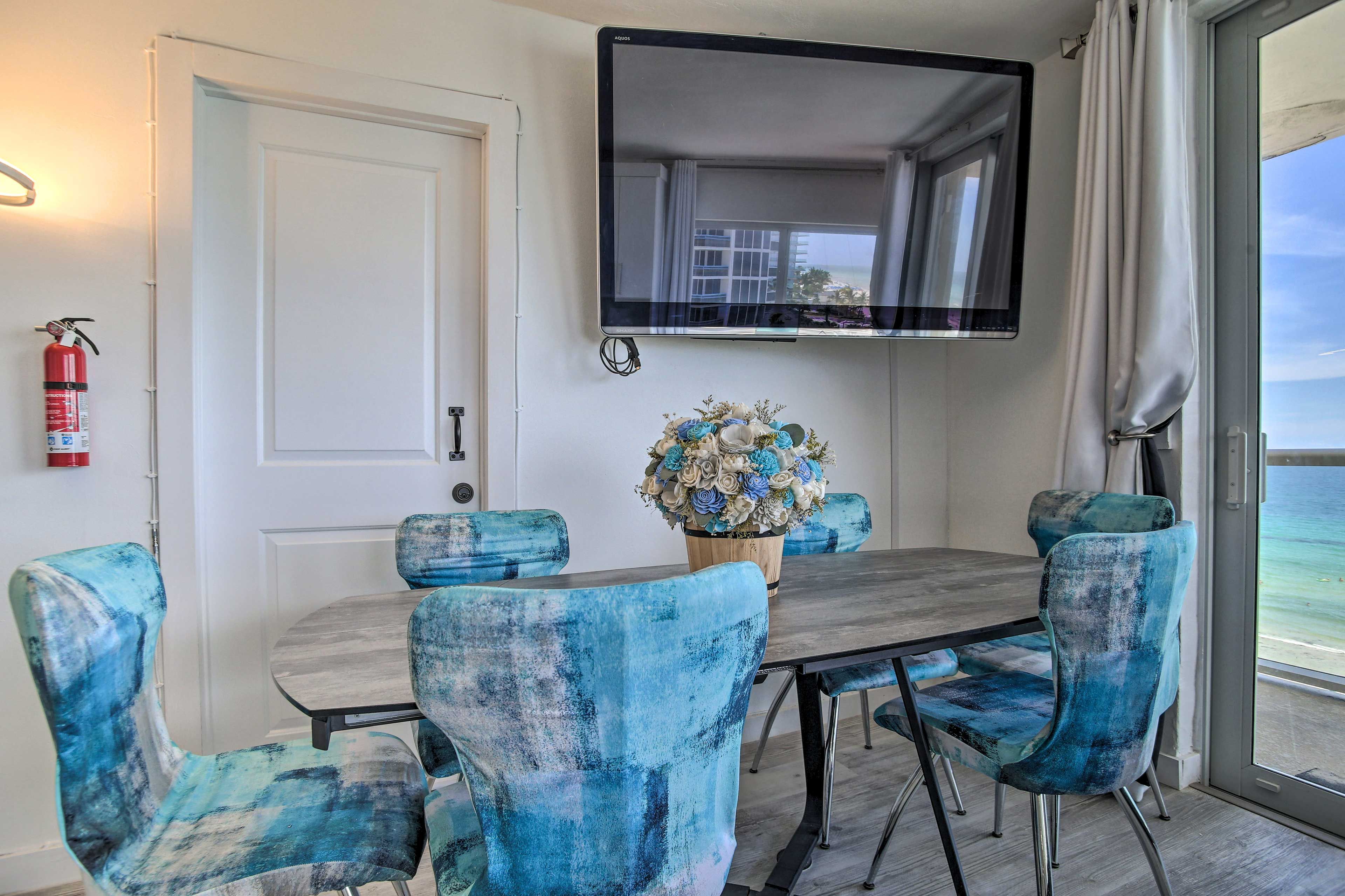 Dining Area | Dishware & Flatware Provided