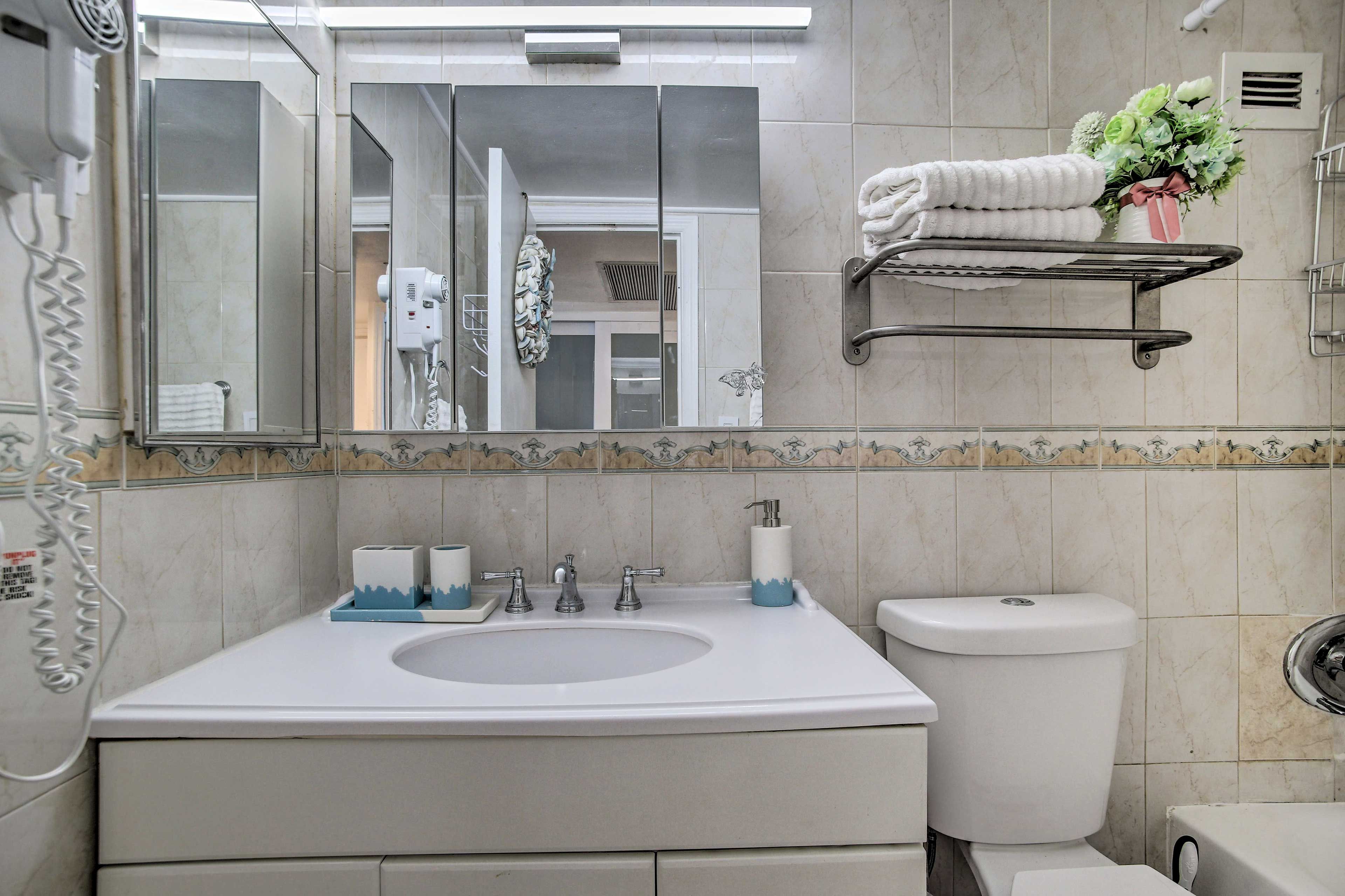 Full Bathroom | Complimentary Toiletries | Hair Dryer | Towels Provided
