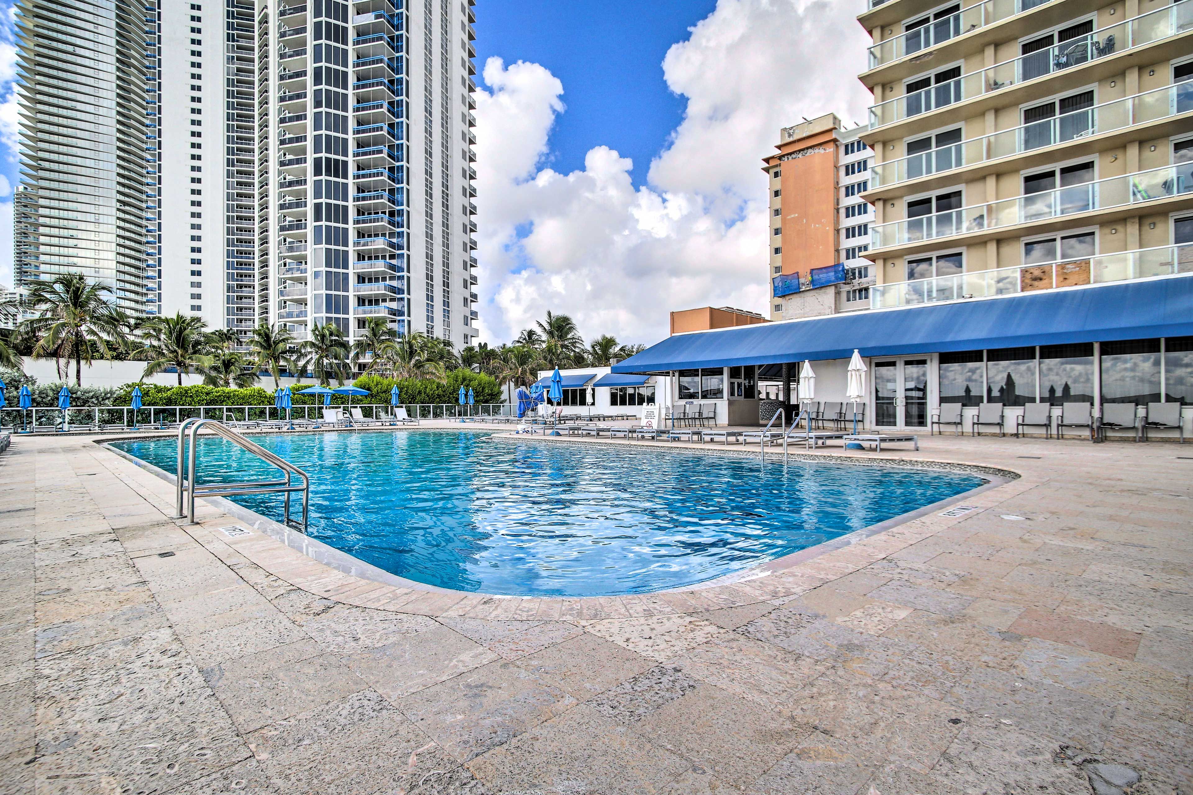 Resort Pool, Hot Tub & Beach Access (Required Addt'l Fee, Paid On-Site)
