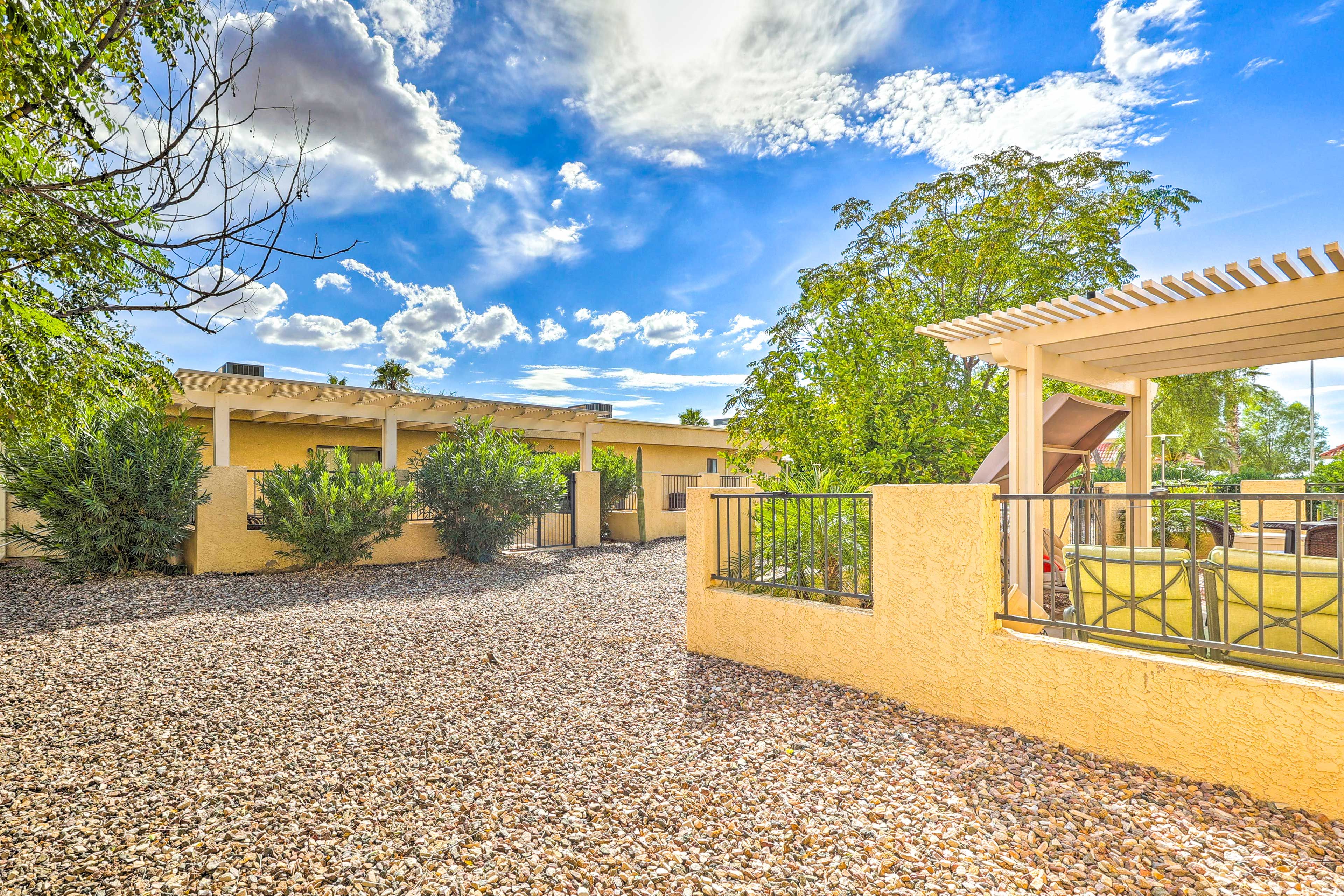 Condo Exterior | Central Air Conditioning | 7 Mi to Skydive Arizona