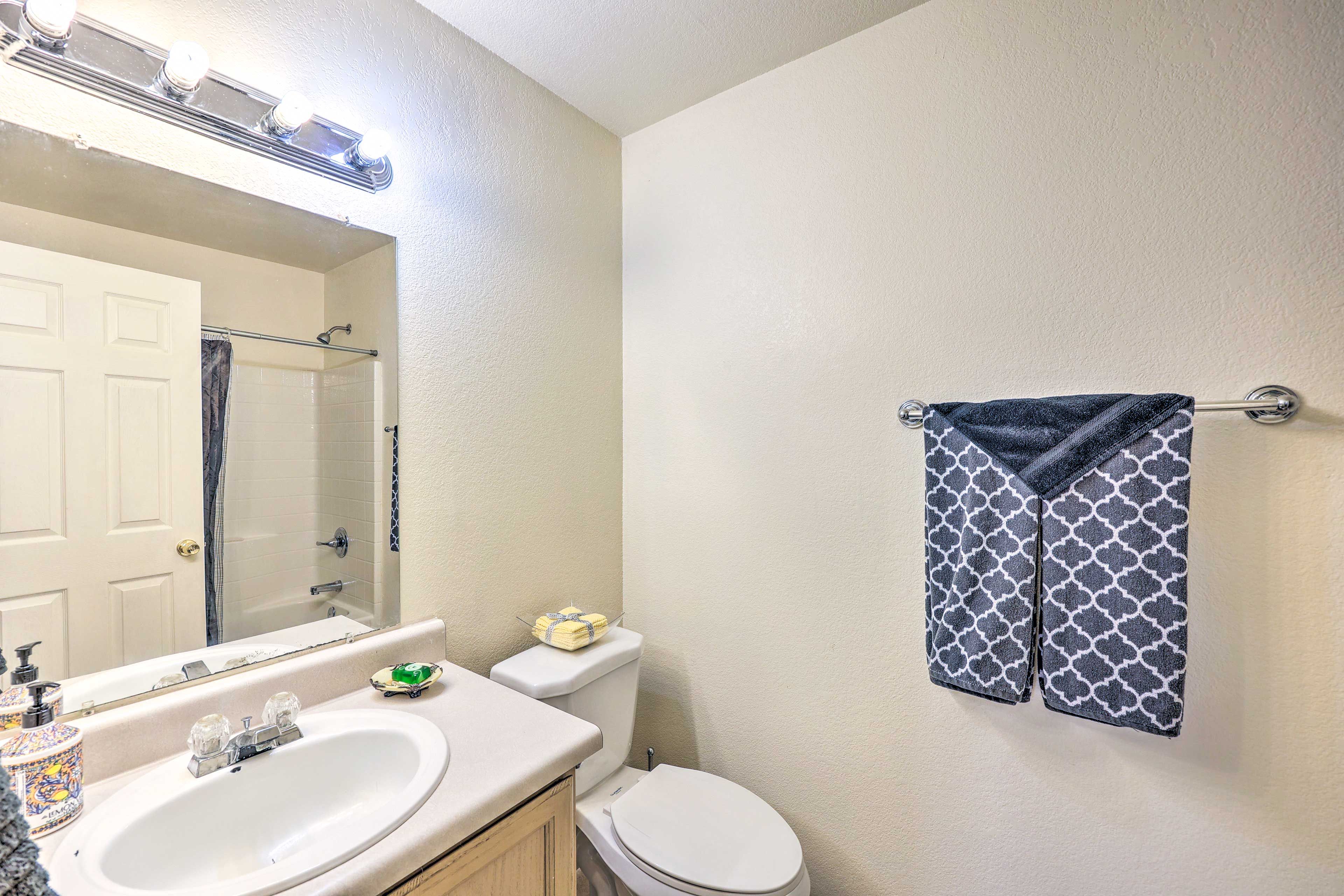 Full Bathroom | Shower/Tub Combo