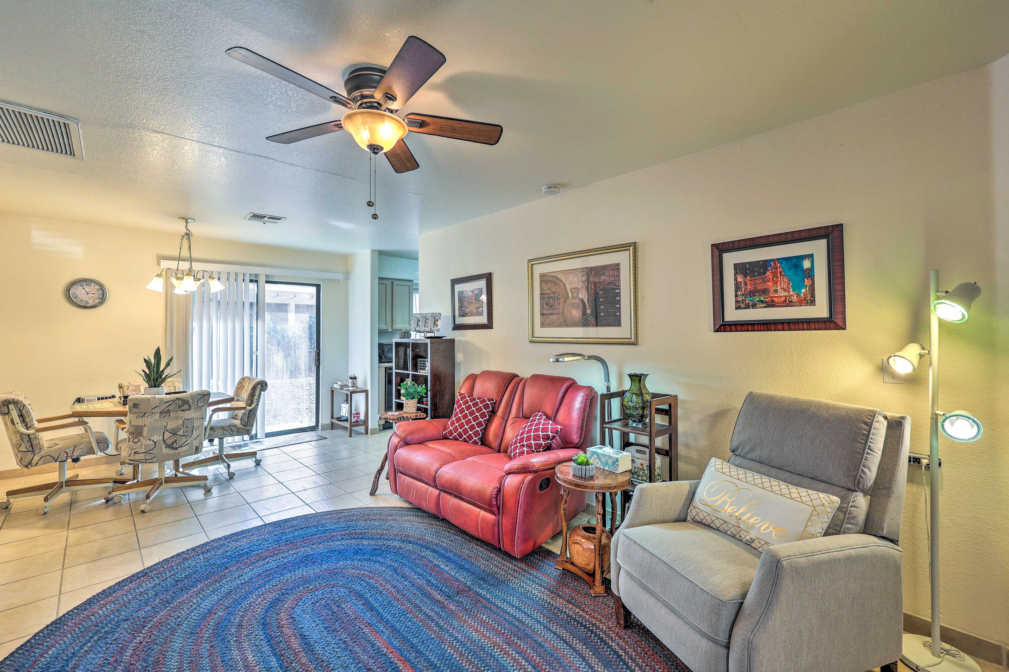 Living Room | Main Floor | Free WiFi | Smart TV w/ Roku & Netflix