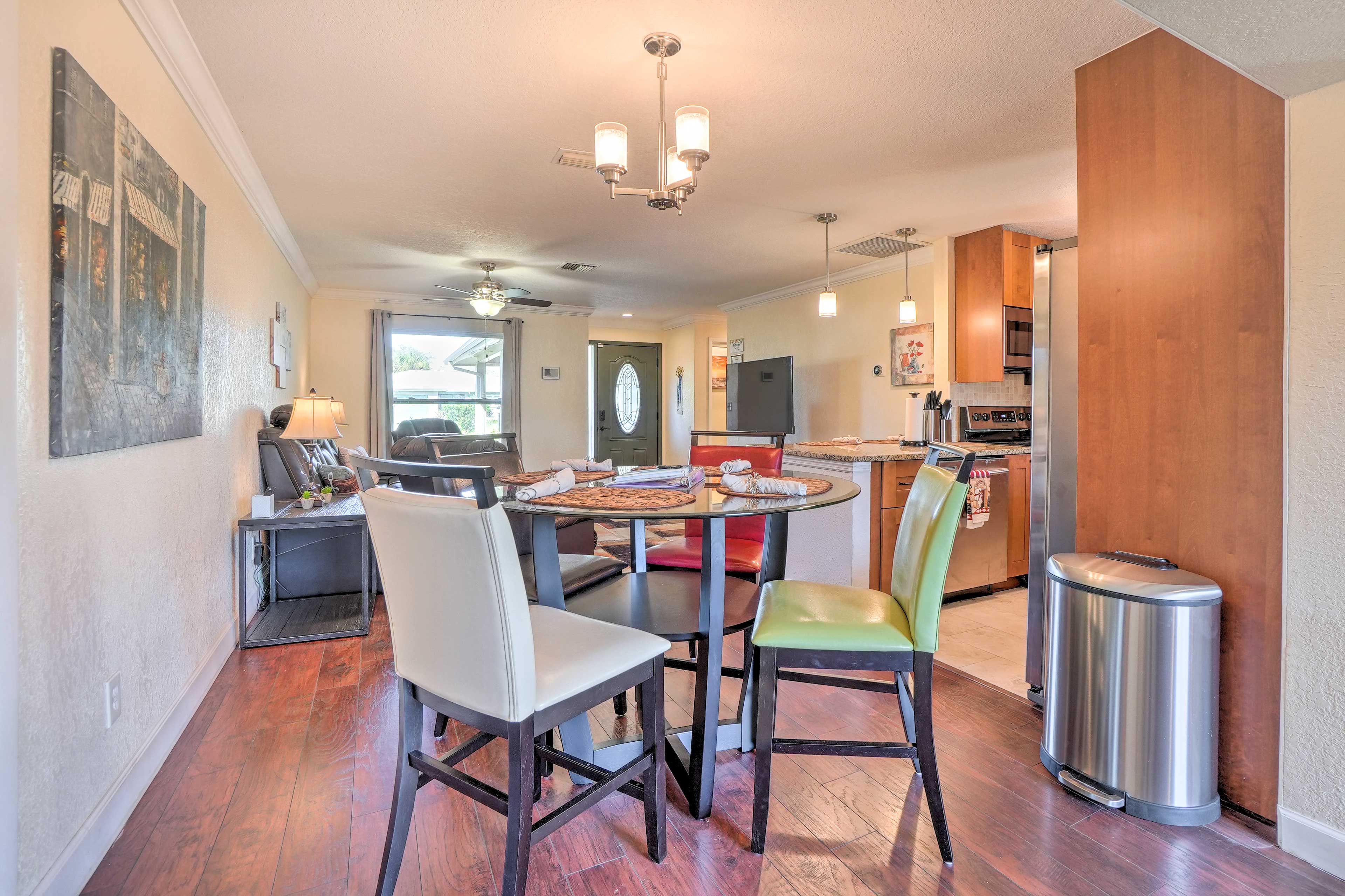 Dining Area | Dishware/Flatware