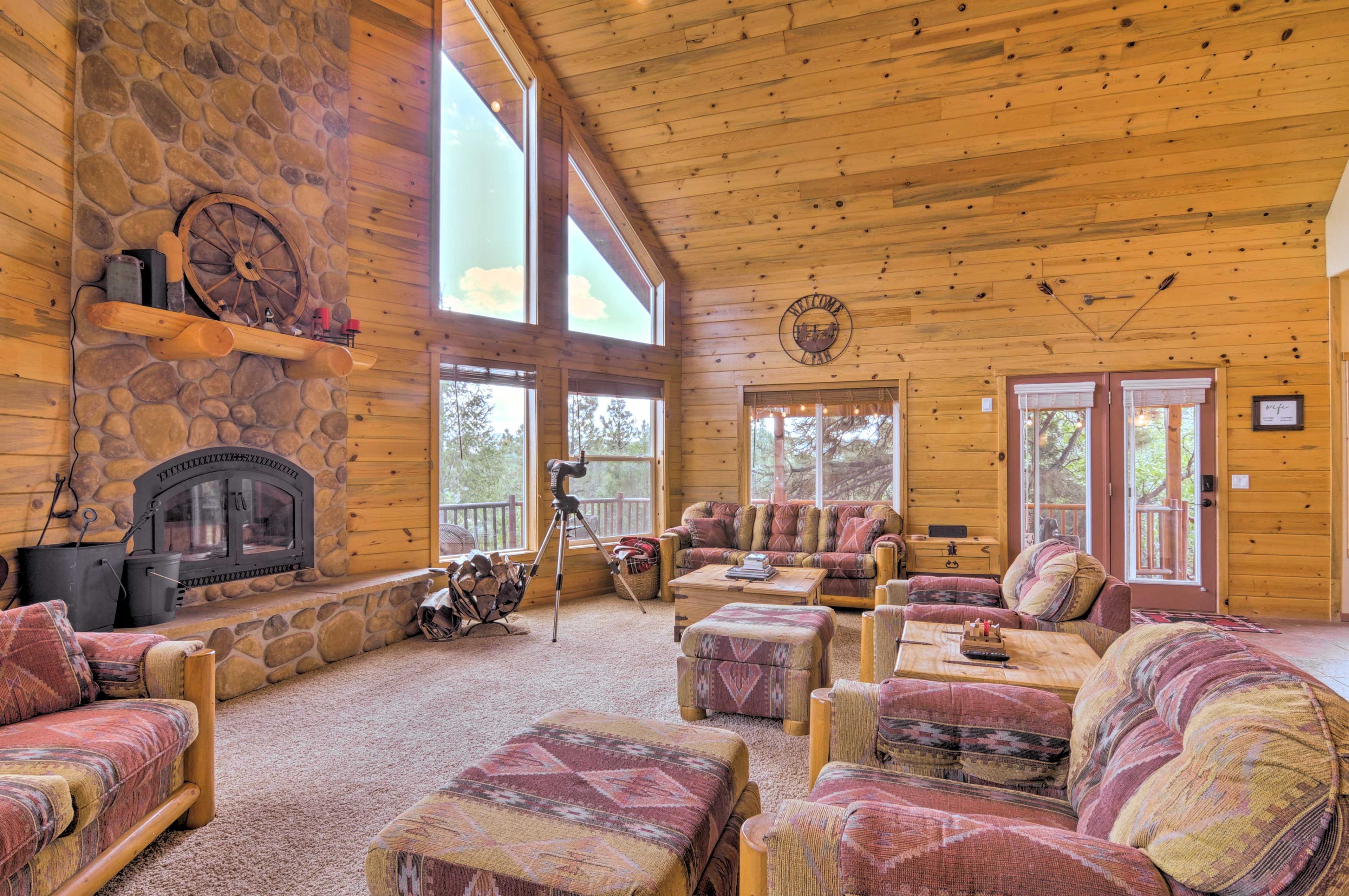Living Room | Full Sleeper Sofa | Smart TV | WiFi | Board Games | Books