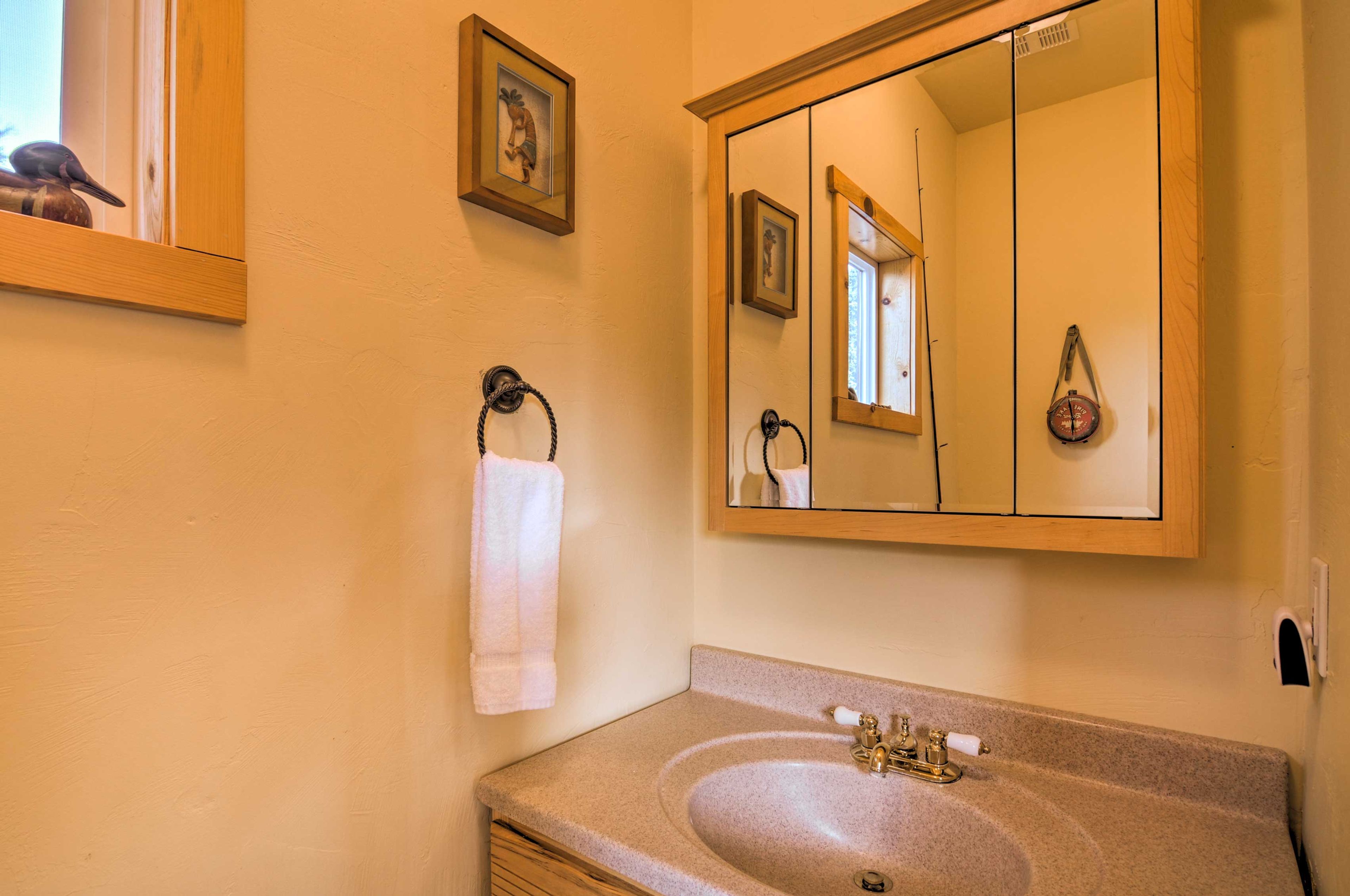 Half Bathroom | Towels Provided | Complimentary Toiletries