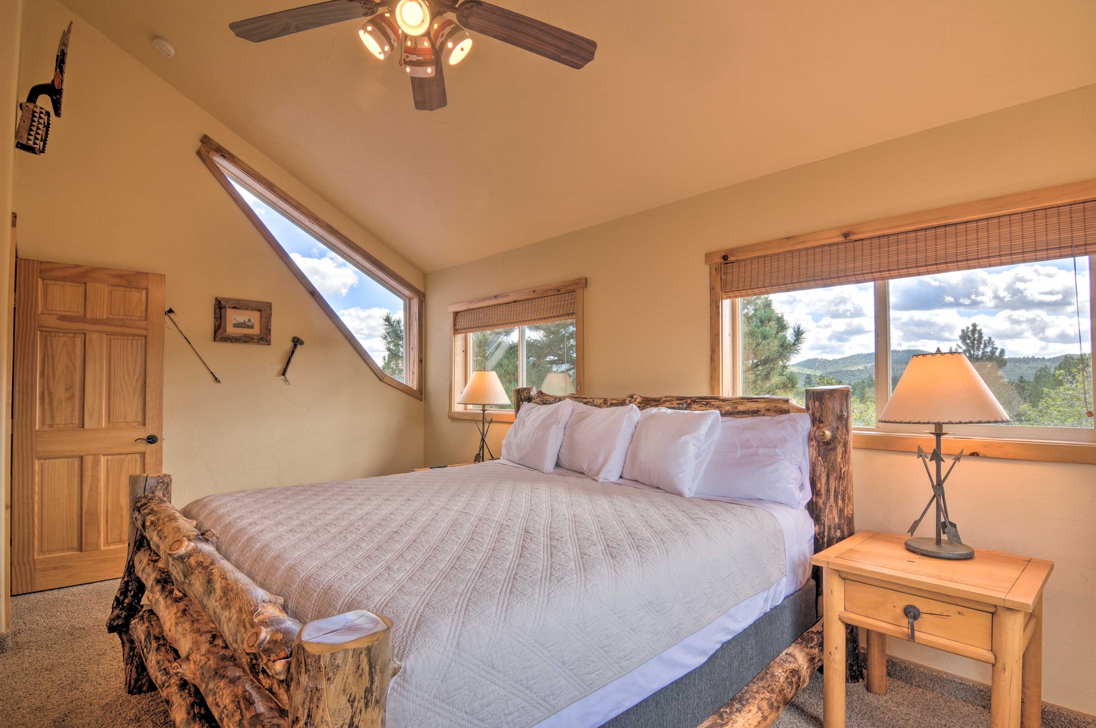 Bedroom 1 | King Bed | Smart TV | En-Suite Bathroom