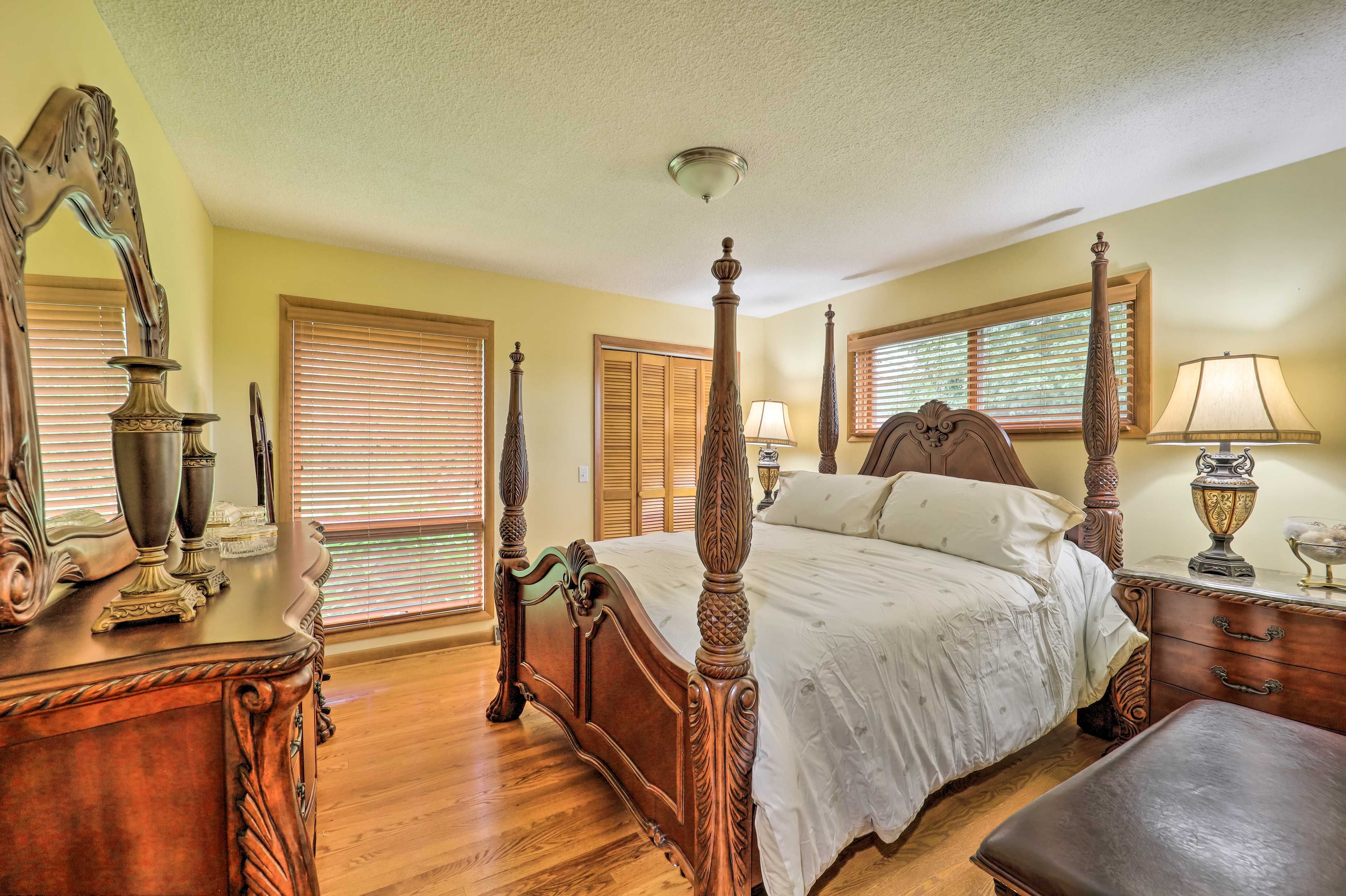 Bedroom 2 | Queen Bed