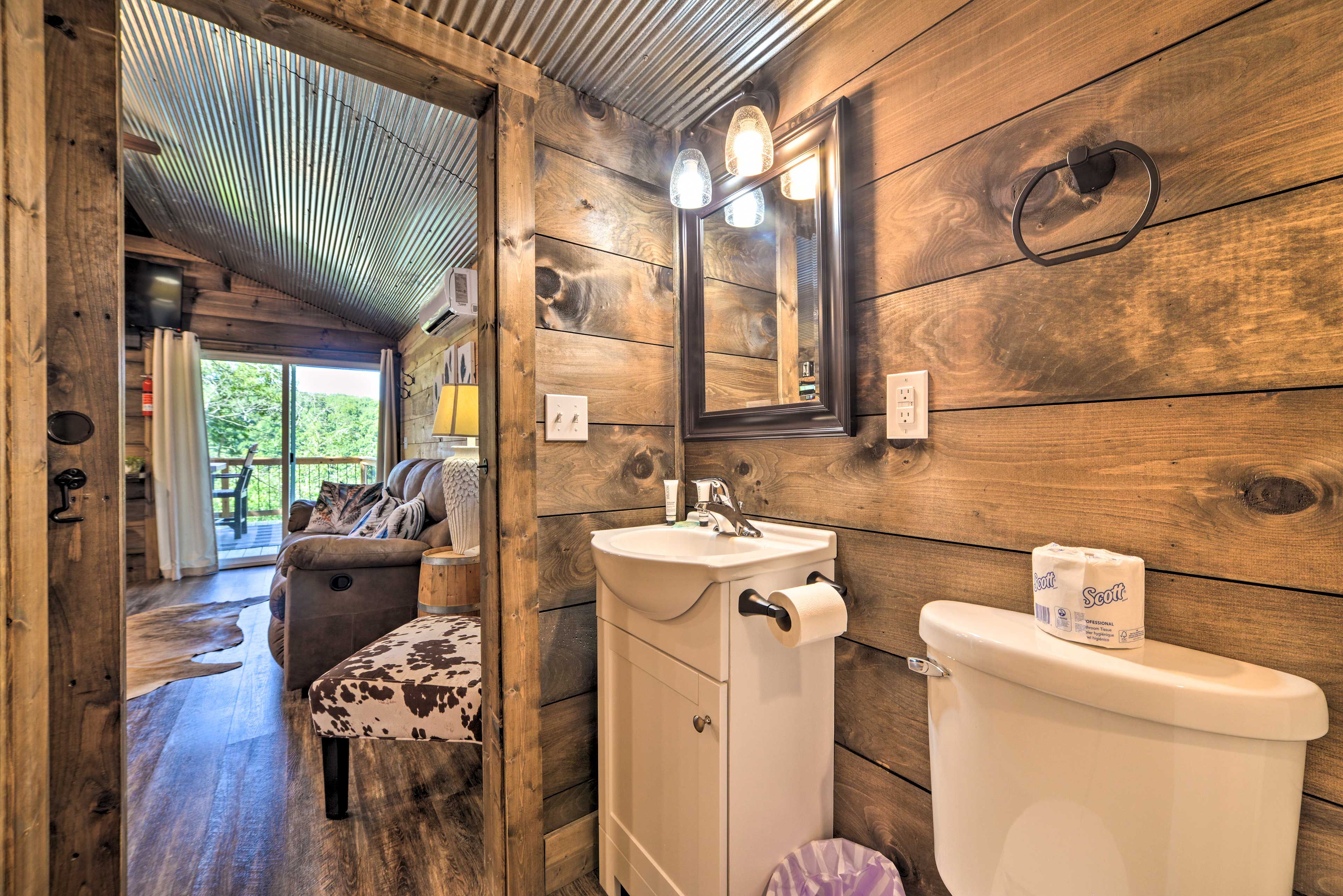 Full Bathroom | Complimentary Toiletries | Hair Dryer | Towels Provided