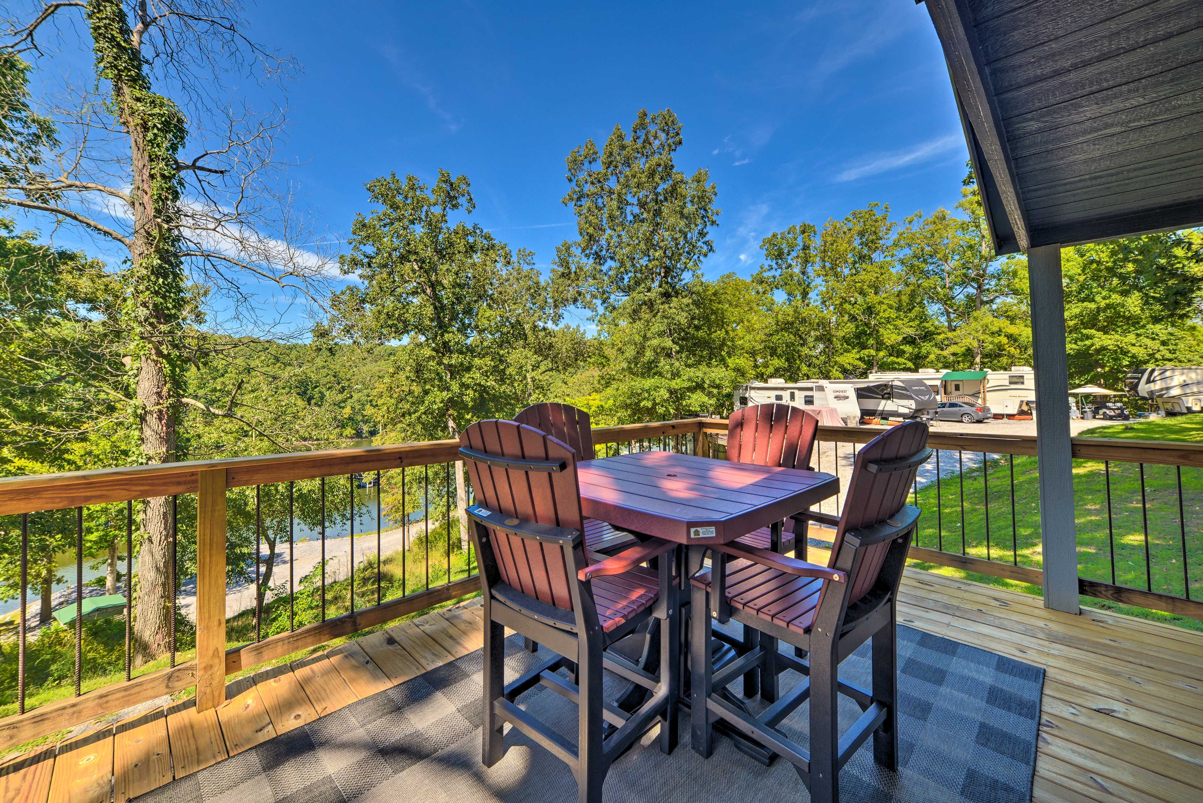 Deck | Charcoal Grill (Charcoal Provided)