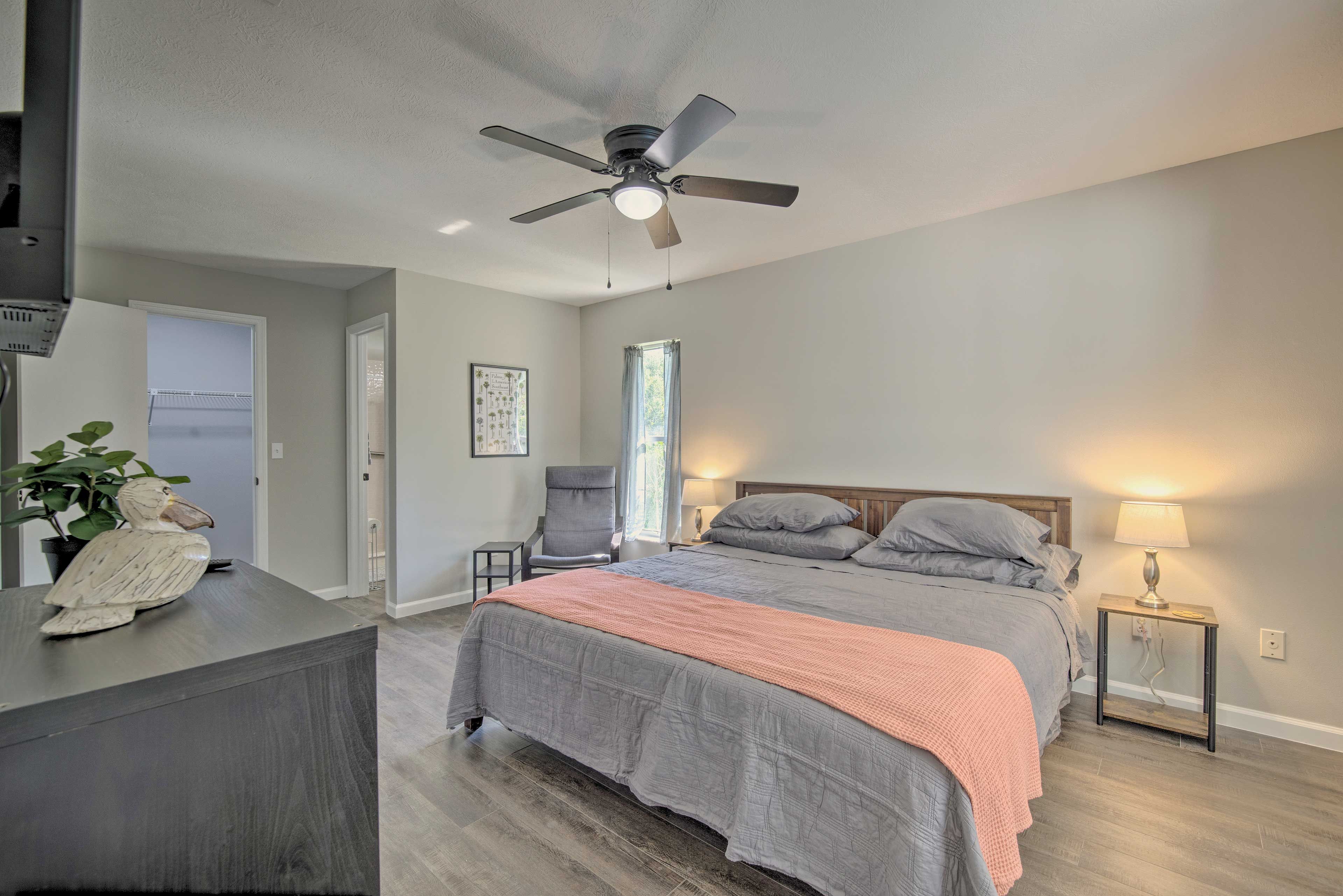 Bedroom 1 | Main Level | King Bed | Smart TV | Linens Provided