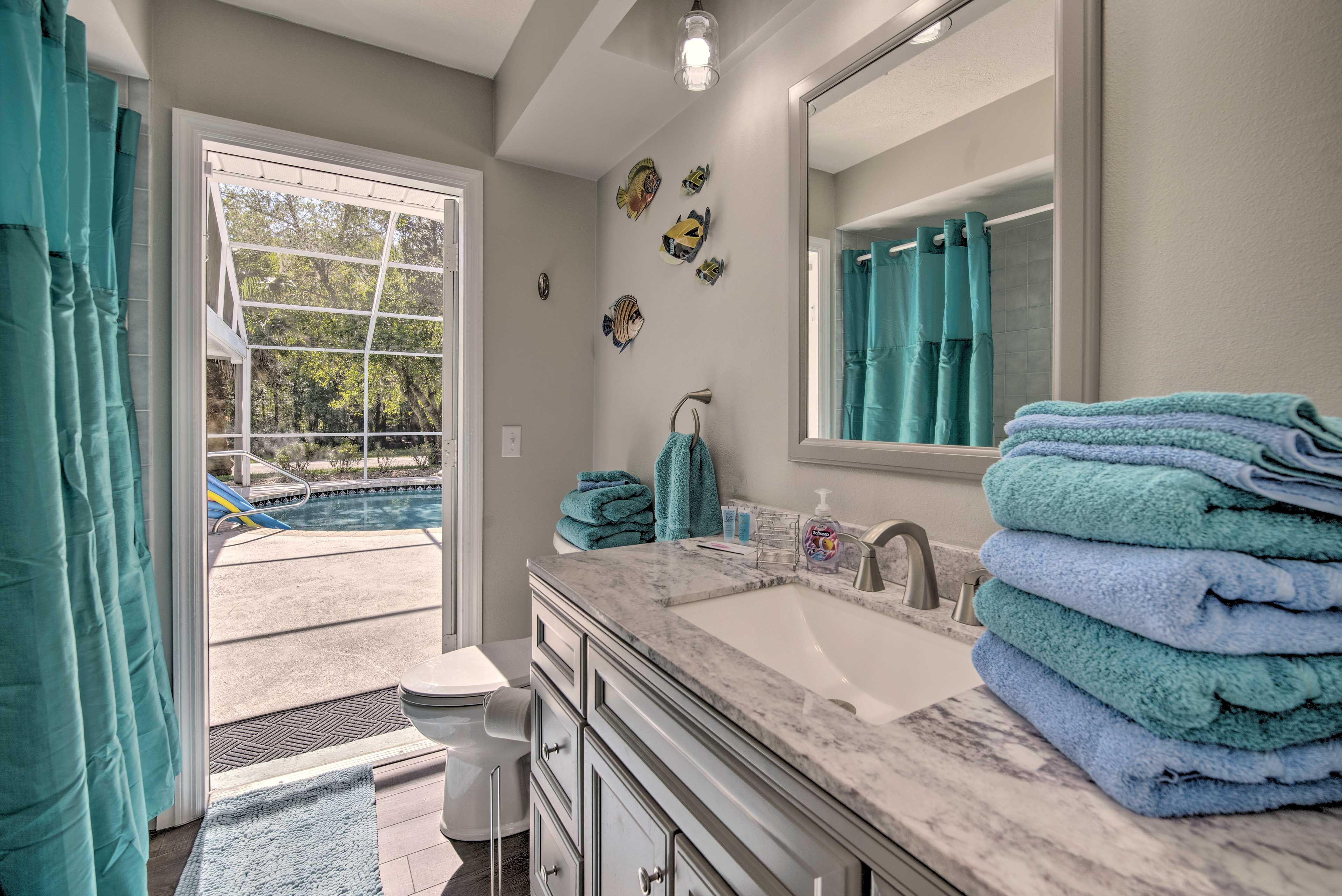 Full Bathroom | Main Level | Complimentary Toiletries