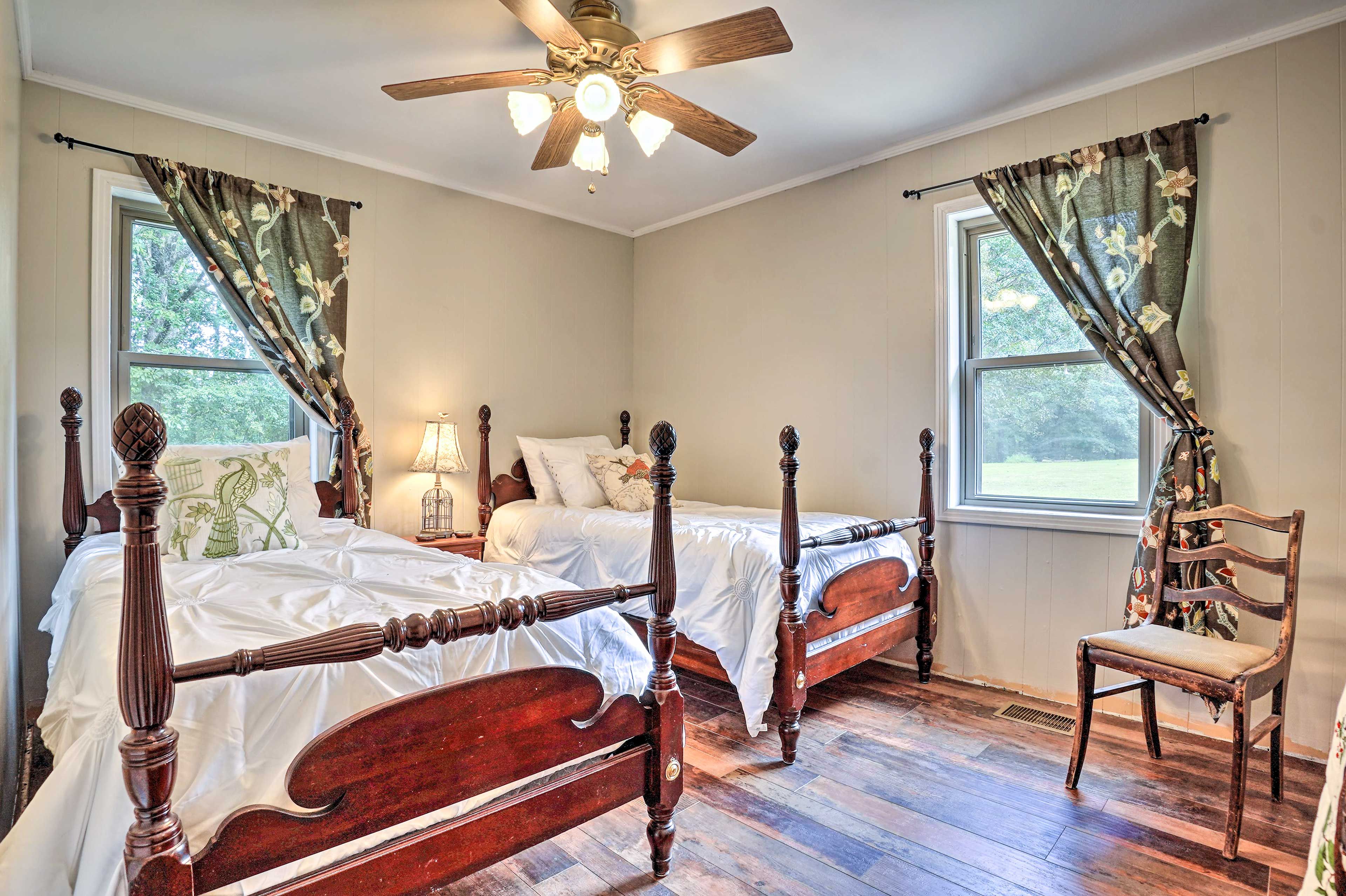 Bedroom 2 (Song Bird Room) | 2 Twin Beds | Linens Provided