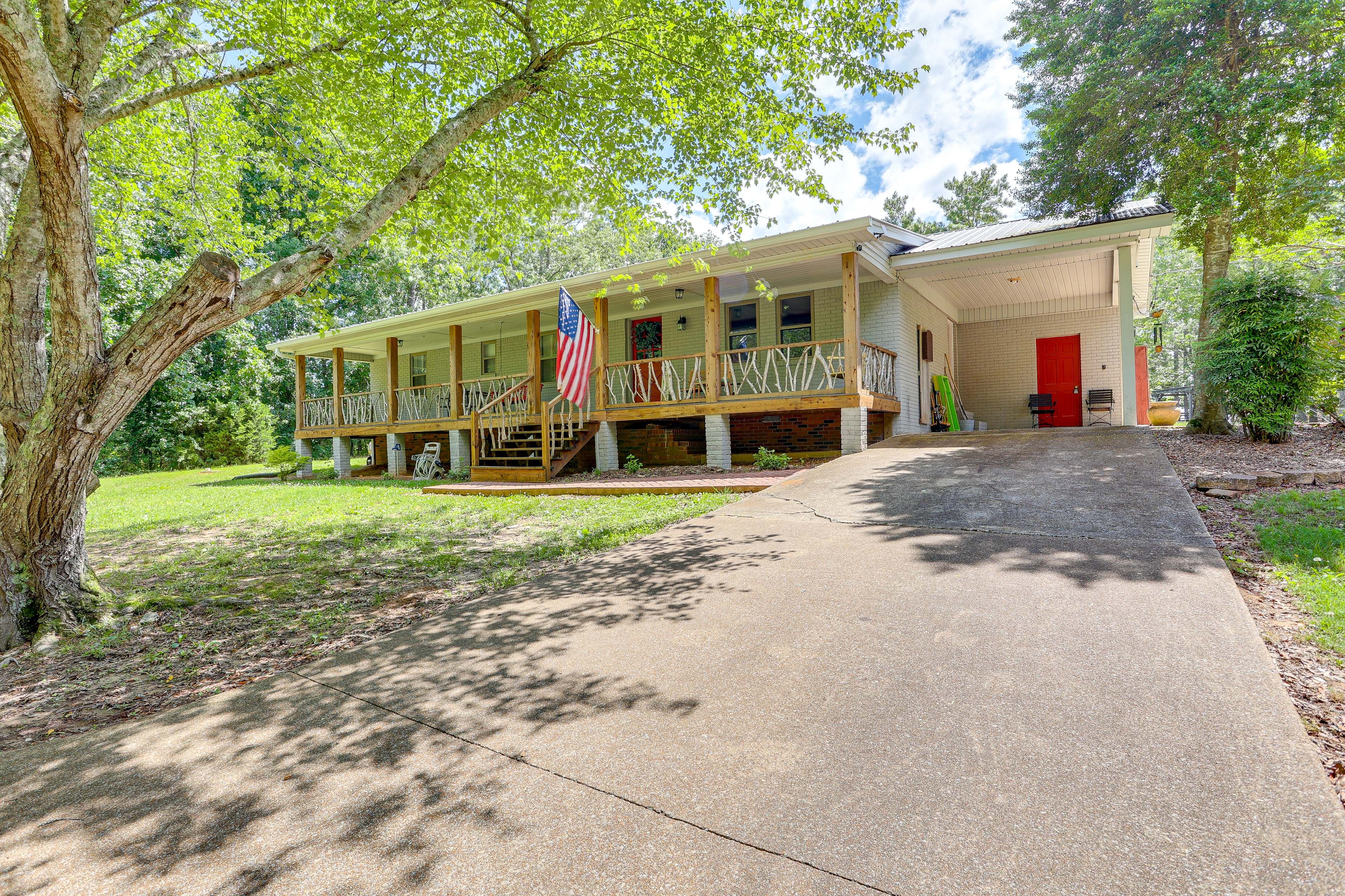 Glen Vacation Rental | 3BR | 2BA | 1,700 Sq Ft | Stairs to Enter
